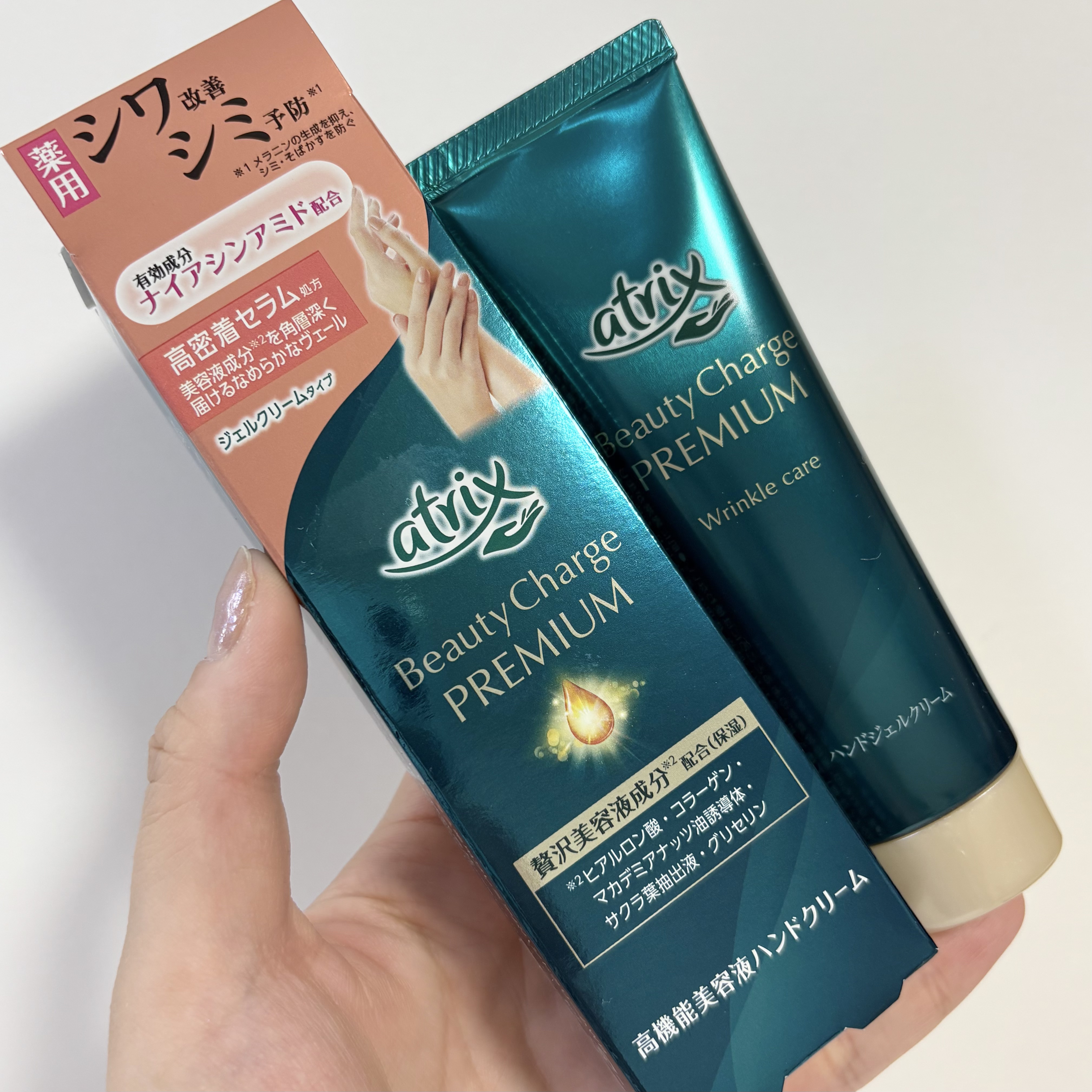 アトリックスさまからいただきました

\ 有効成分 ナイアシンアミド配合 /

シワ改善×シミ予防*
ハリのあるうるおった手肌へ。

ジェル状でなめらかなテクスチャーの
ハンドクリーム🫱🫧

軽やかに伸びてすっとなじみます。

べたつき