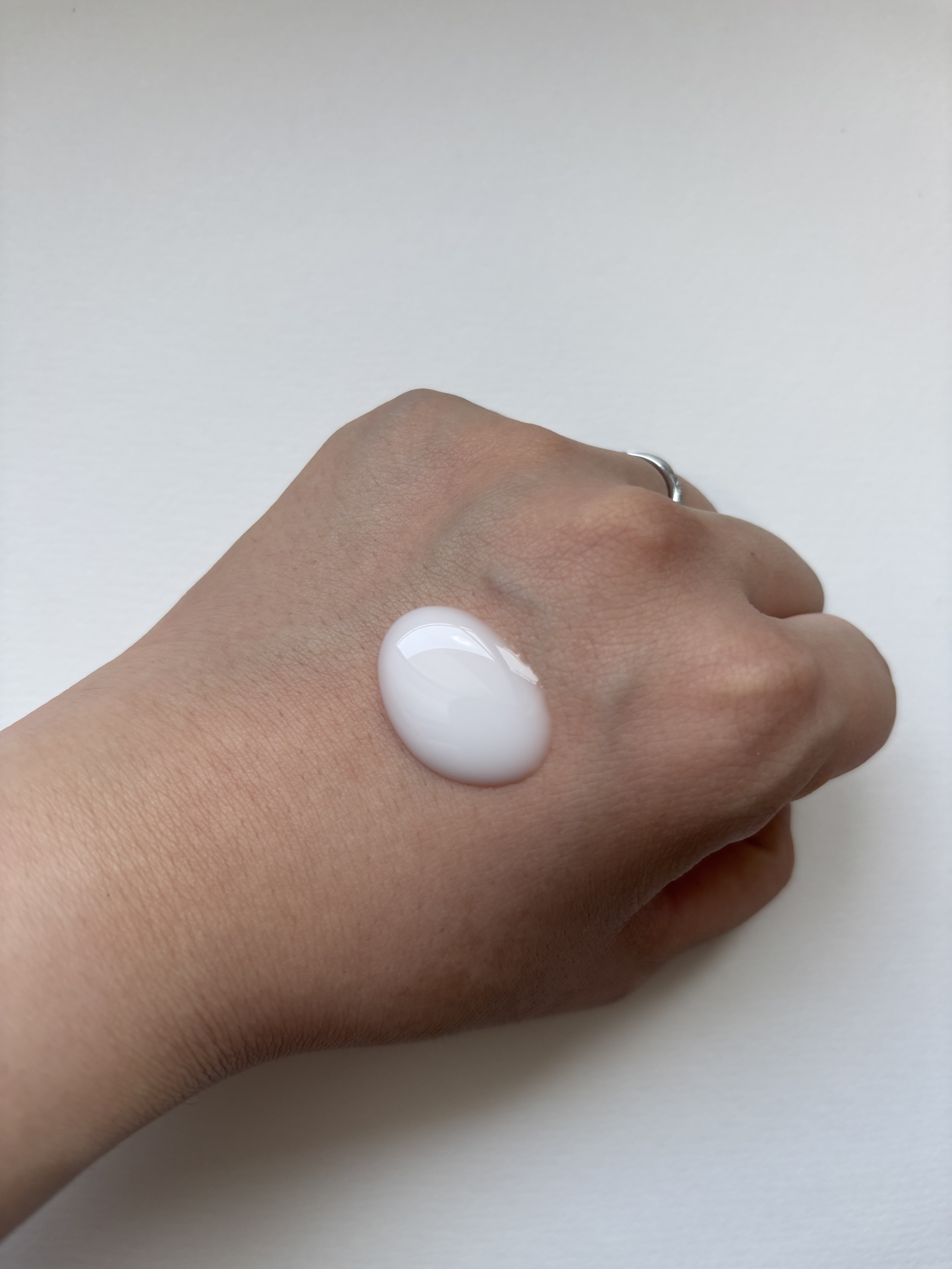 プレミアムボディミルク ホワイトニング【医薬部外品】		/ニベア/ボディミルクを使ったクチコミ（2枚目）