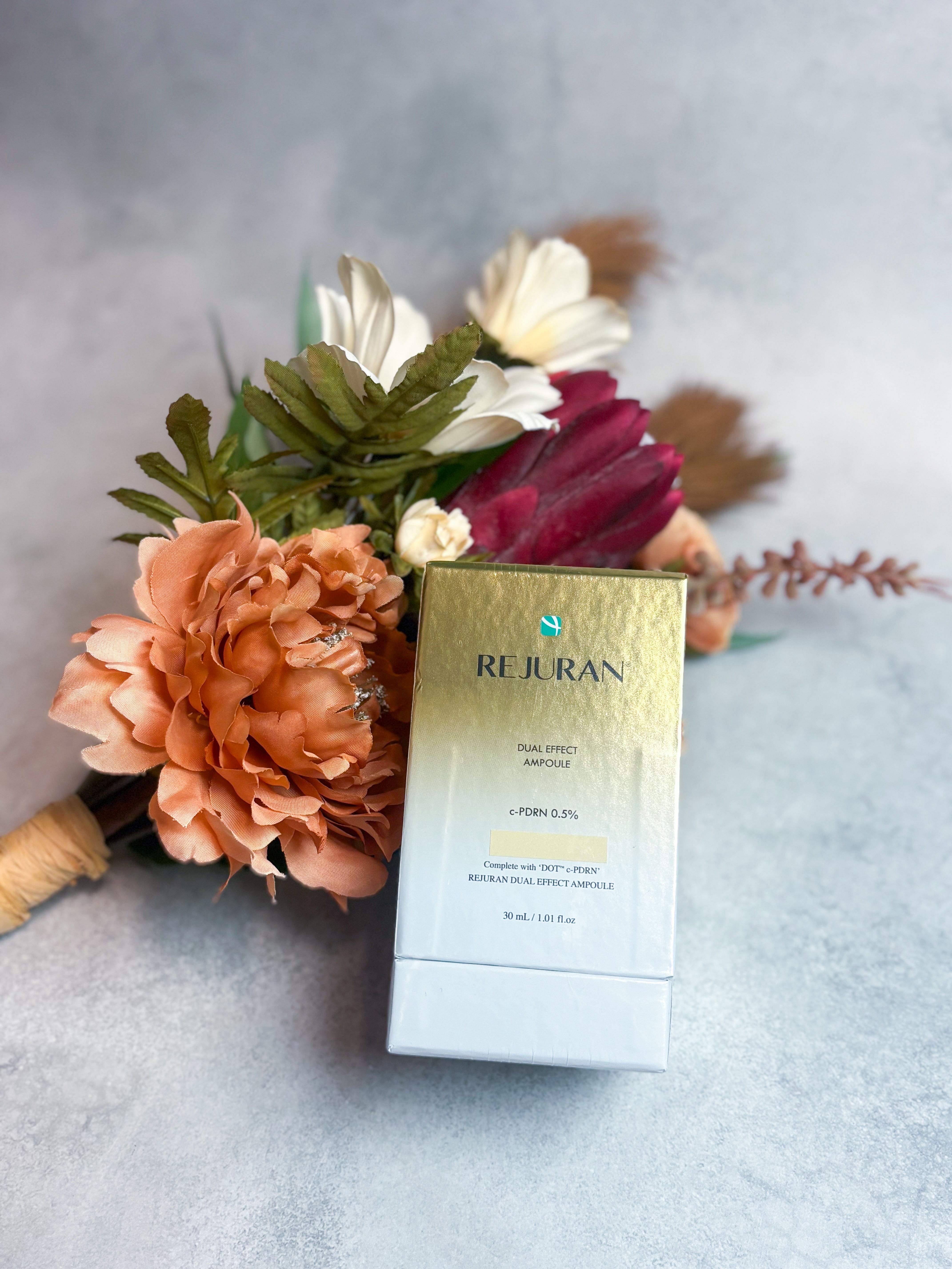 同じシリーズのフェイスマスクが大好きでいくつもリピートしており、美容液も気になり購入^^


最近シンプルなスキンケアが好きで、化粧水とこちらだけで様子を見ていますが、とろみがありつつみずみずしくつるんとした仕上がりでいい感じ！

パッケー