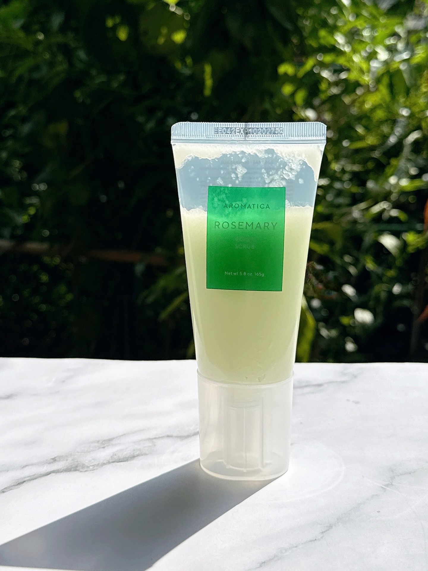 『 AROMATICA / ローズマリースカルプスクラブ 』
⁡
⁡
頭皮の角質ケアしてる？
頭皮ケアスクラブ
⁡
✔︎ローズマリー、松、オレガノ、バジル、ショウガ
✔︎アンデス湖の塩
✔︎抜け毛、ふけ、頭皮のにおいを集中ケア
✔︎ローズマ