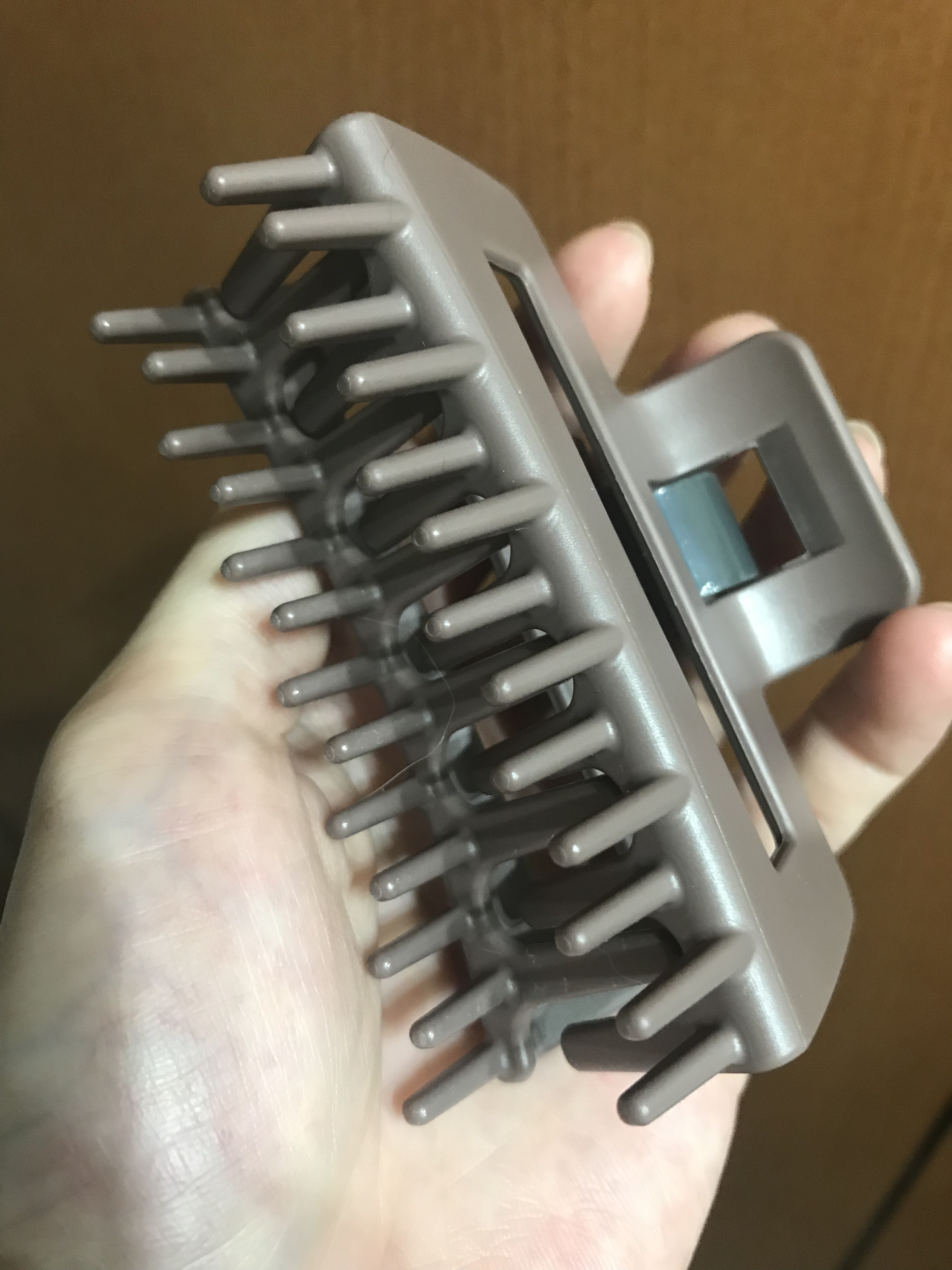 髪になじませるトリートメントコームつきヘアクリップ/DAISO/ヘアコームを使ったクチコミ（2枚目）