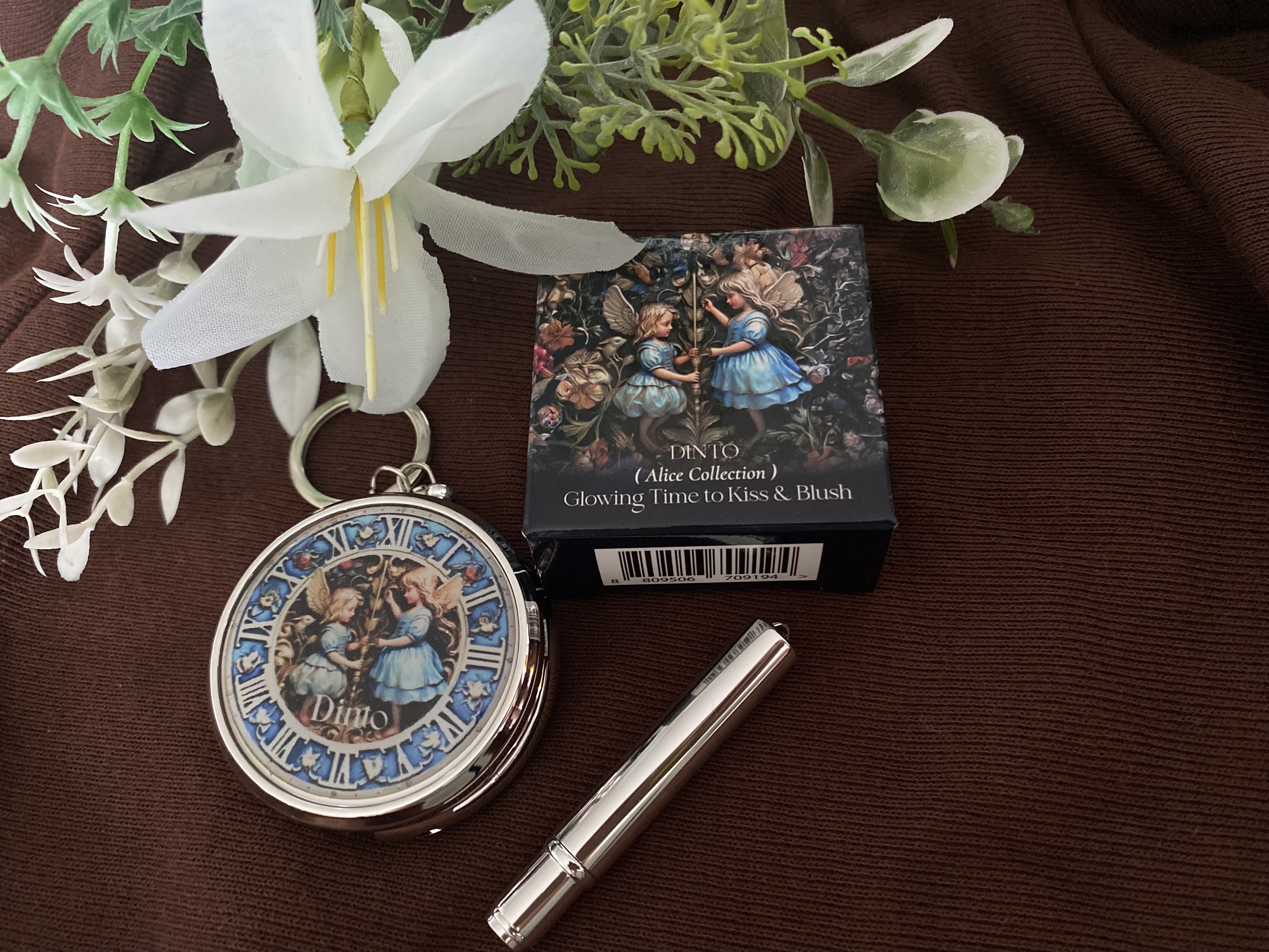 dintoのグロウイングリップ&チーク657
パケ買いってなかなかしないのですが
ツボ過ぎてメガ割でゲットしてしまいました

ロマンチック過ぎて古の乙女心満足😍笑
リップチークって発色薄いイメージあるので
(物によるだろうけど…)
タイプ