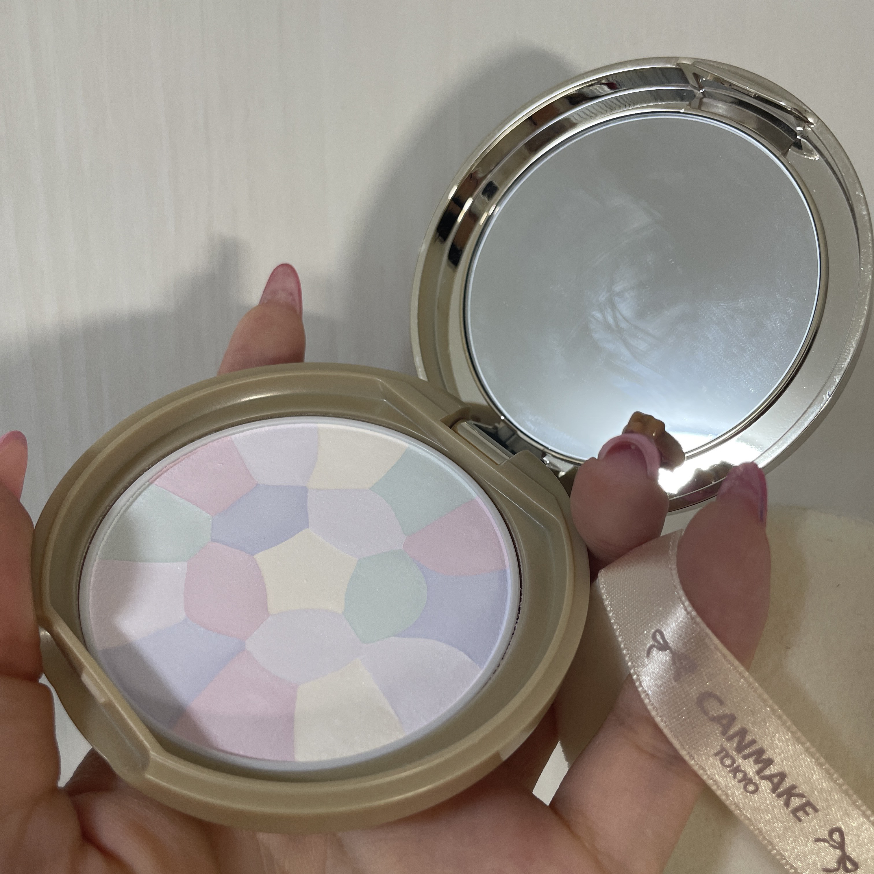 イルミネイティングフィニッシュパウダー　～Abloom～/キャンメイク/プレストパウダーを使ったクチコミ（3枚目）