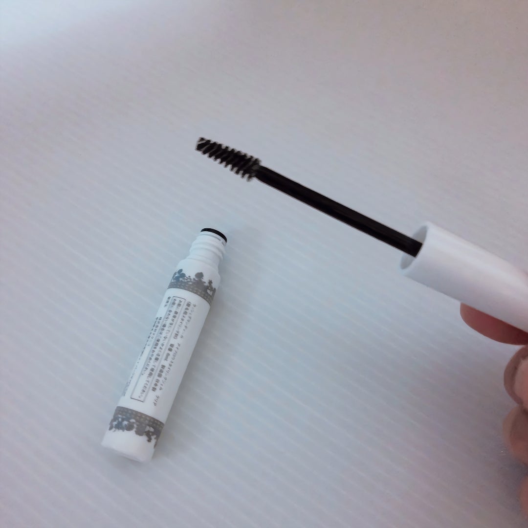 sparkle_lips_si5 on LIPS 「LashGrandirアイブロウスタイリングジェル(クリア)ア..」(2枚目)