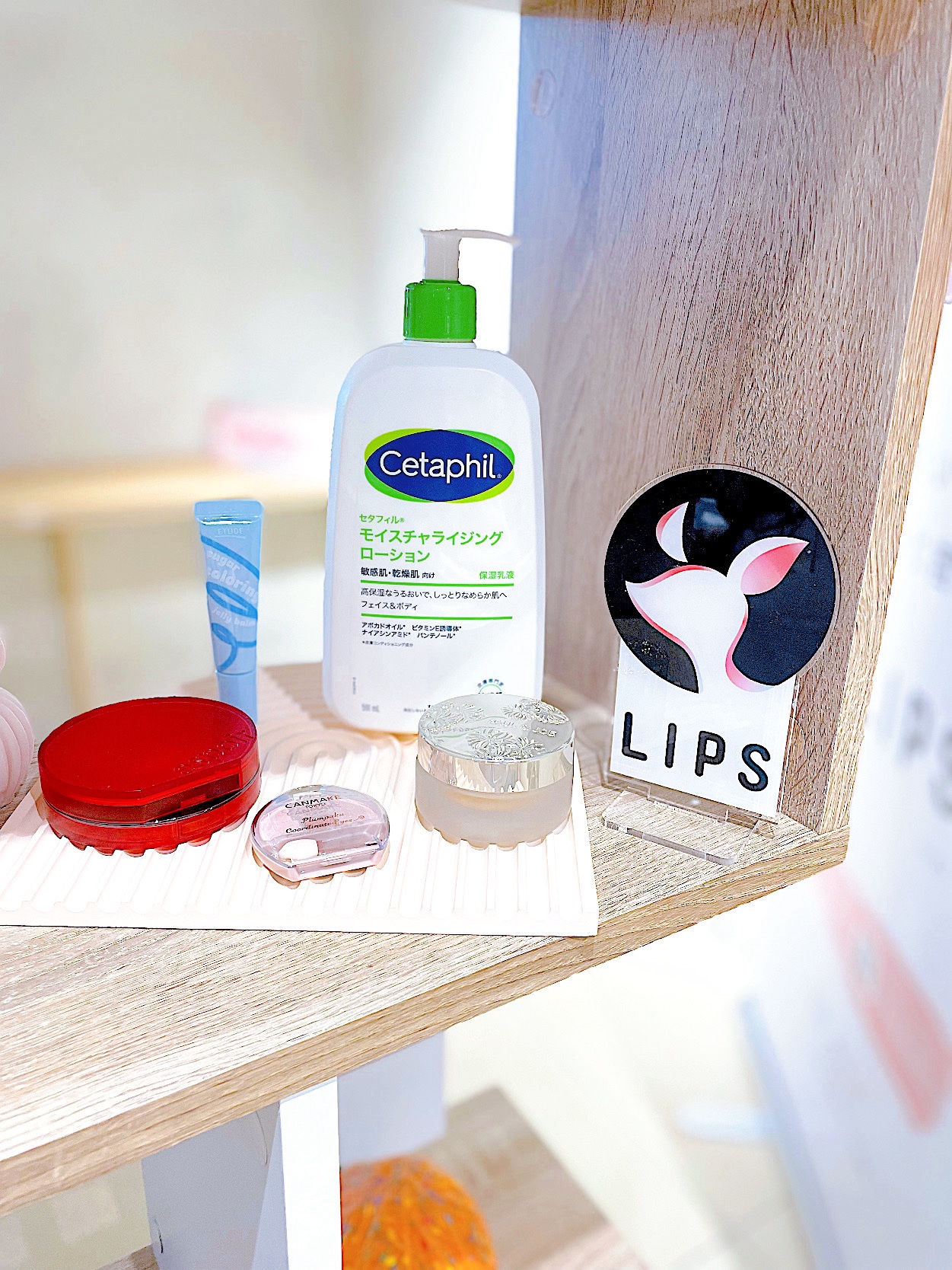 LIPS のイベントに
お邪魔させていただきました🙂
⁡
『LIPSトレンドフェス2025秋』
⁡
商品の説明を聞いたり、
新商品のタッチアップコーナーがあったり、
楽しいイベントでした🙌
⁡
⁡
ヘアメイクアップアーティストの
 GE