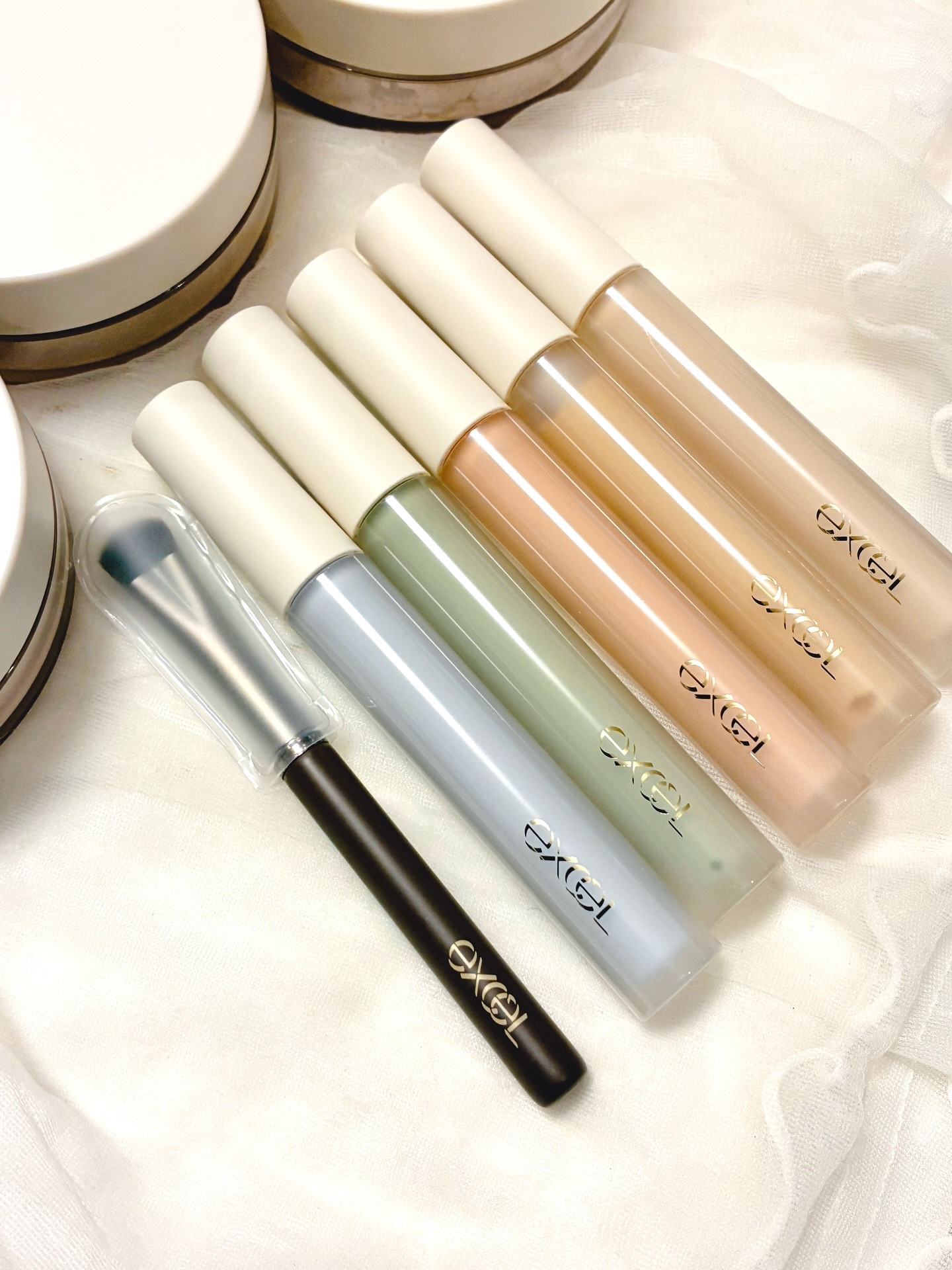 エシリアル セラムコンシーラー ER05 アイシーブルー(限定色)/excel/リキッドコンシーラーを使ったクチコミ（2枚目）