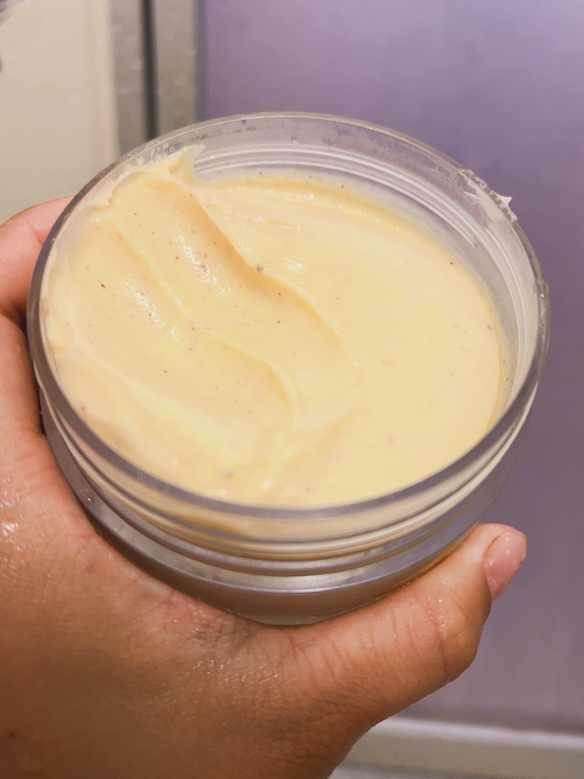 ダヴ リッチクリーミーオイルスクラブ ホワイトローズ＆カメリア/ダヴ/ボディスクラブを使ったクチコミ（2枚目）