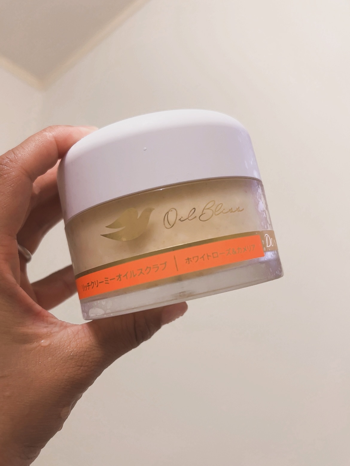 ダヴさまよりオイルスクラブ🤍

#PR #ダヴ　#リッチクリーミーオイルスクラブ

ダヴのスクラブ大好きで
いつも買うのですが、こちらもすきー！！
オイル入りって事で
いつもよりツルツルかも💫

ありがとうございました！