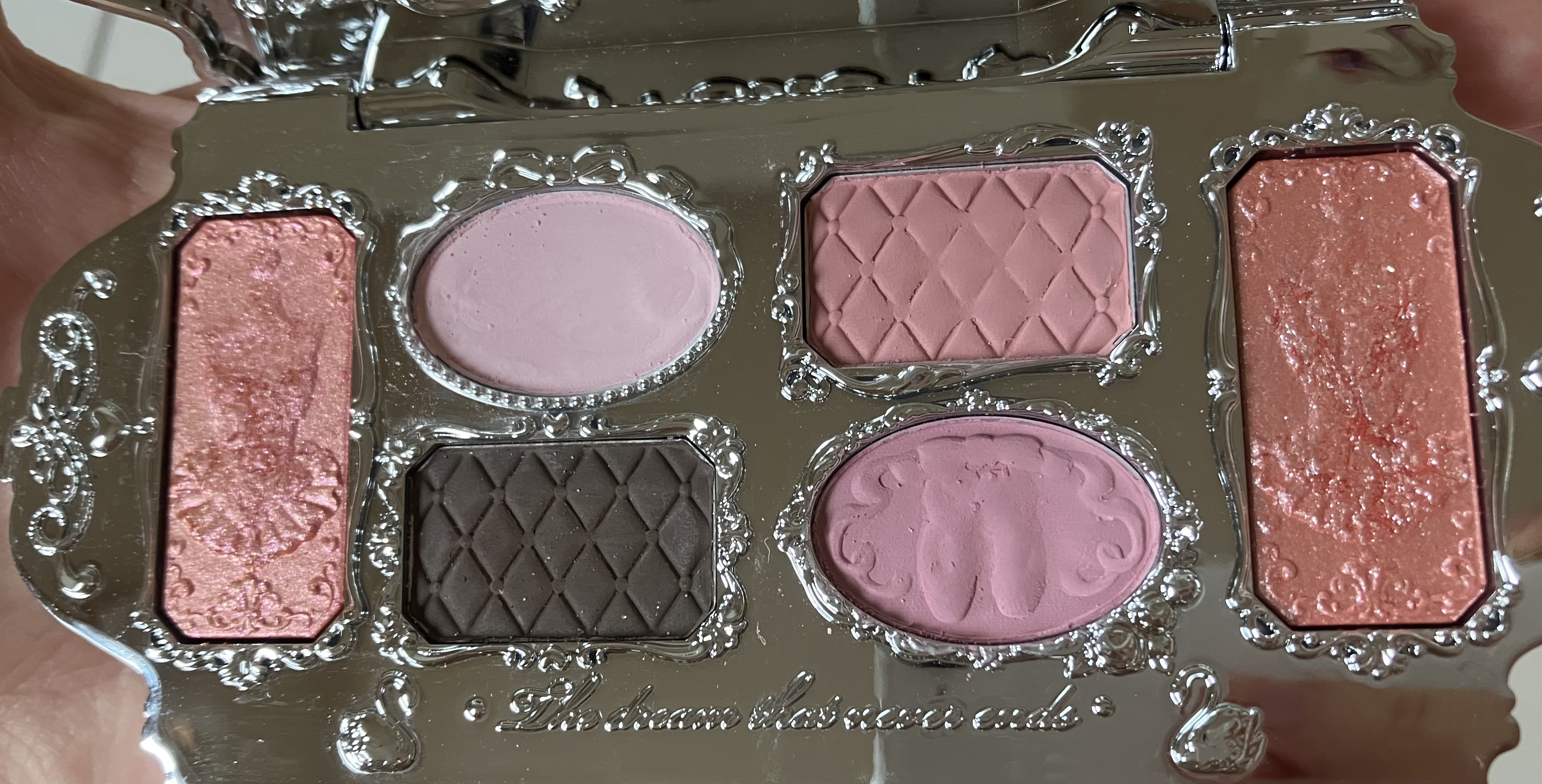 フラワーノーズスワンバレエシリーズ アイシャドウパレット 03 ピンクスワン/FlowerKnows/アイシャドウパレットを使ったクチコミ（2枚目）