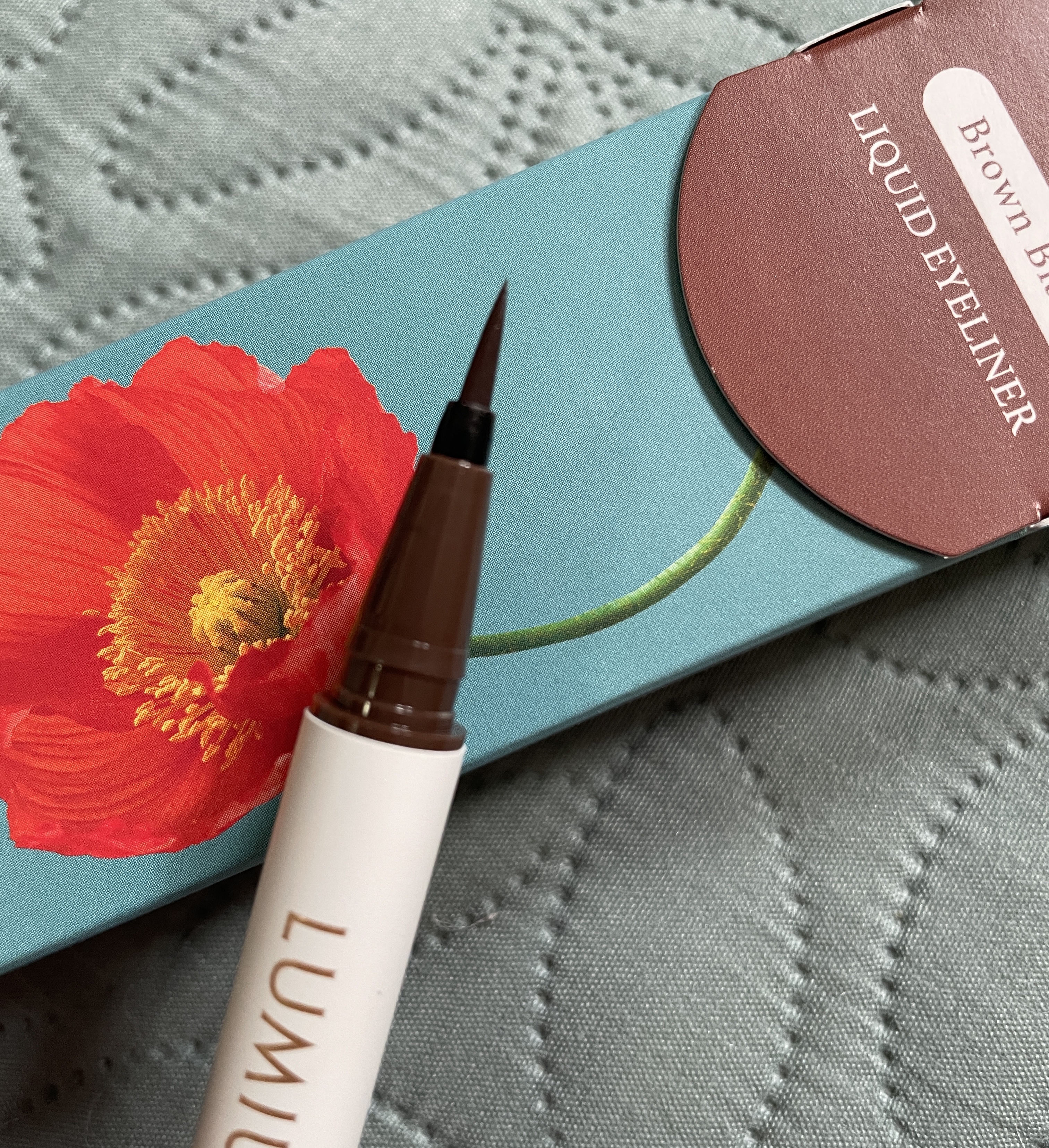 ベルベットライナー/LUMIURGLAS/リキッドアイライナーを使ったクチコミ（3枚目）