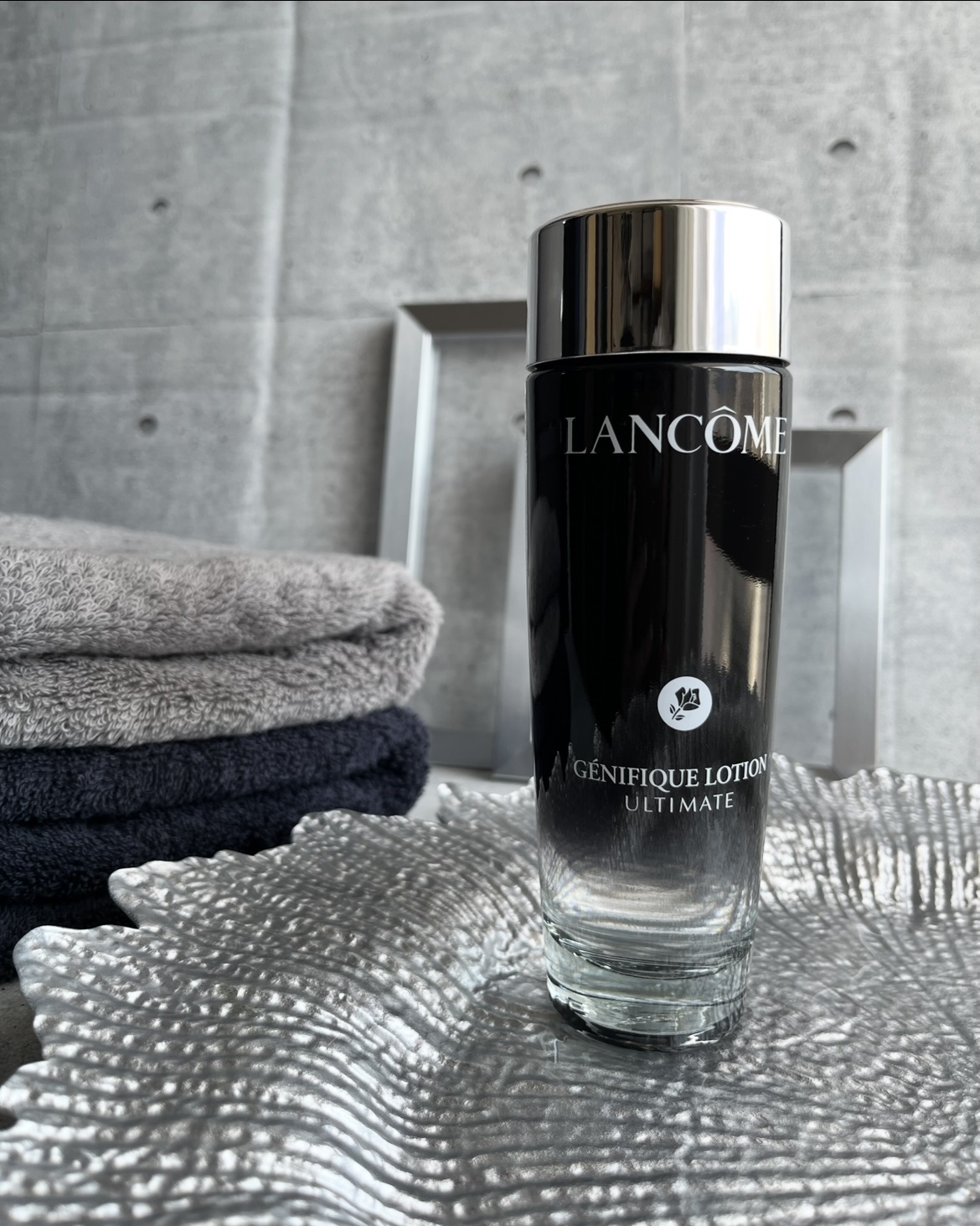 ランコムから商品提供をいただきました。

カサつきやハリ・ツヤ不足に悩んでいた時に出会えた化粧水です。

なめらかなテクスチャーでスムーズに伸び広がり
しっとりした使用感でありながらベタつきが気にならないと思えました。

また華やかな香りと