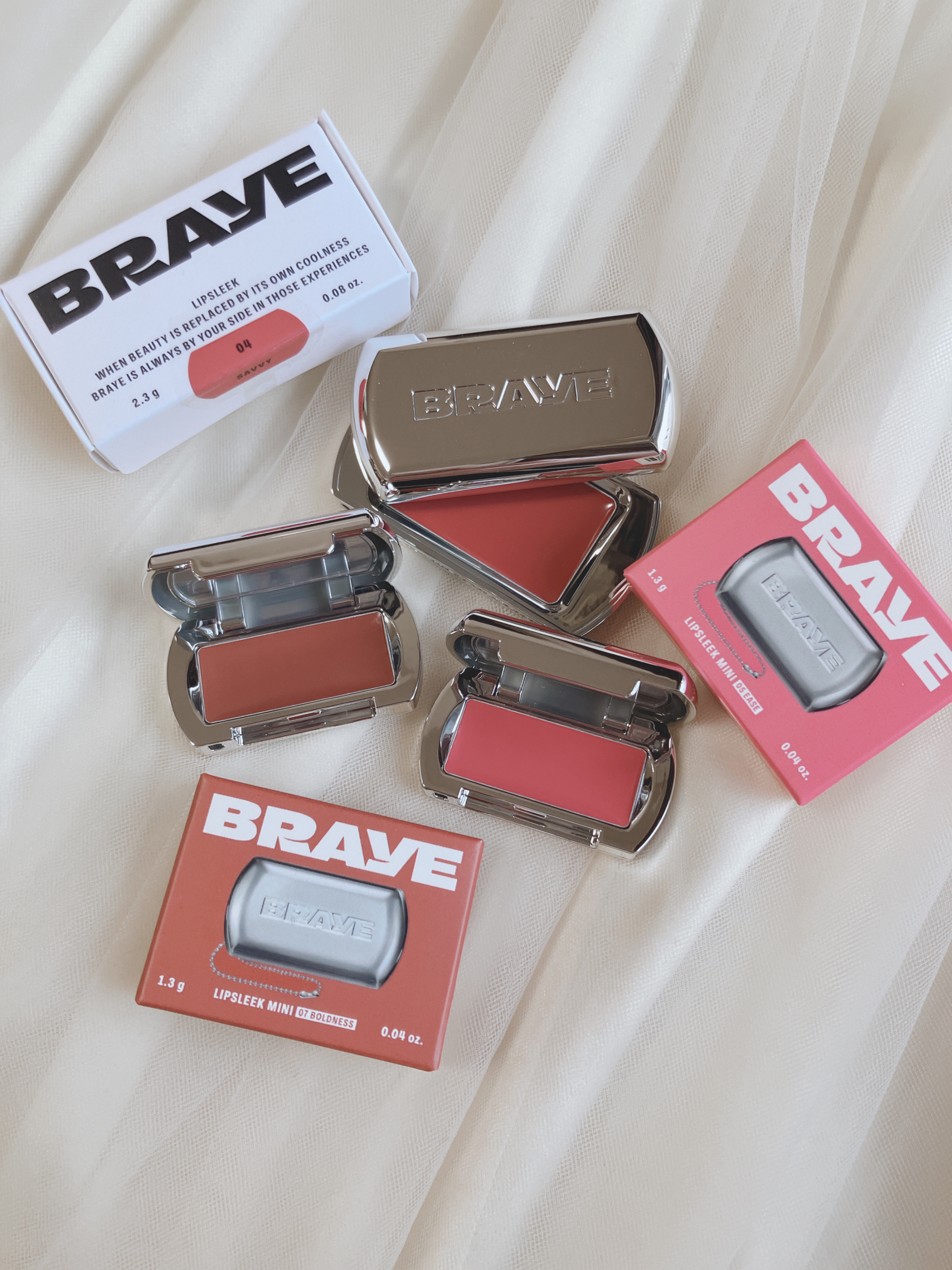 #PR
BRAYE  @braye_jp 様より、下記製品をいただきました🙇‍♀️

リップスリーク ミニ
05 イズ
07 ボールドネス

リップスリーク
04 セヴィー

リップとチーク両方使用可能なリップスリークが、セブンイレブンに