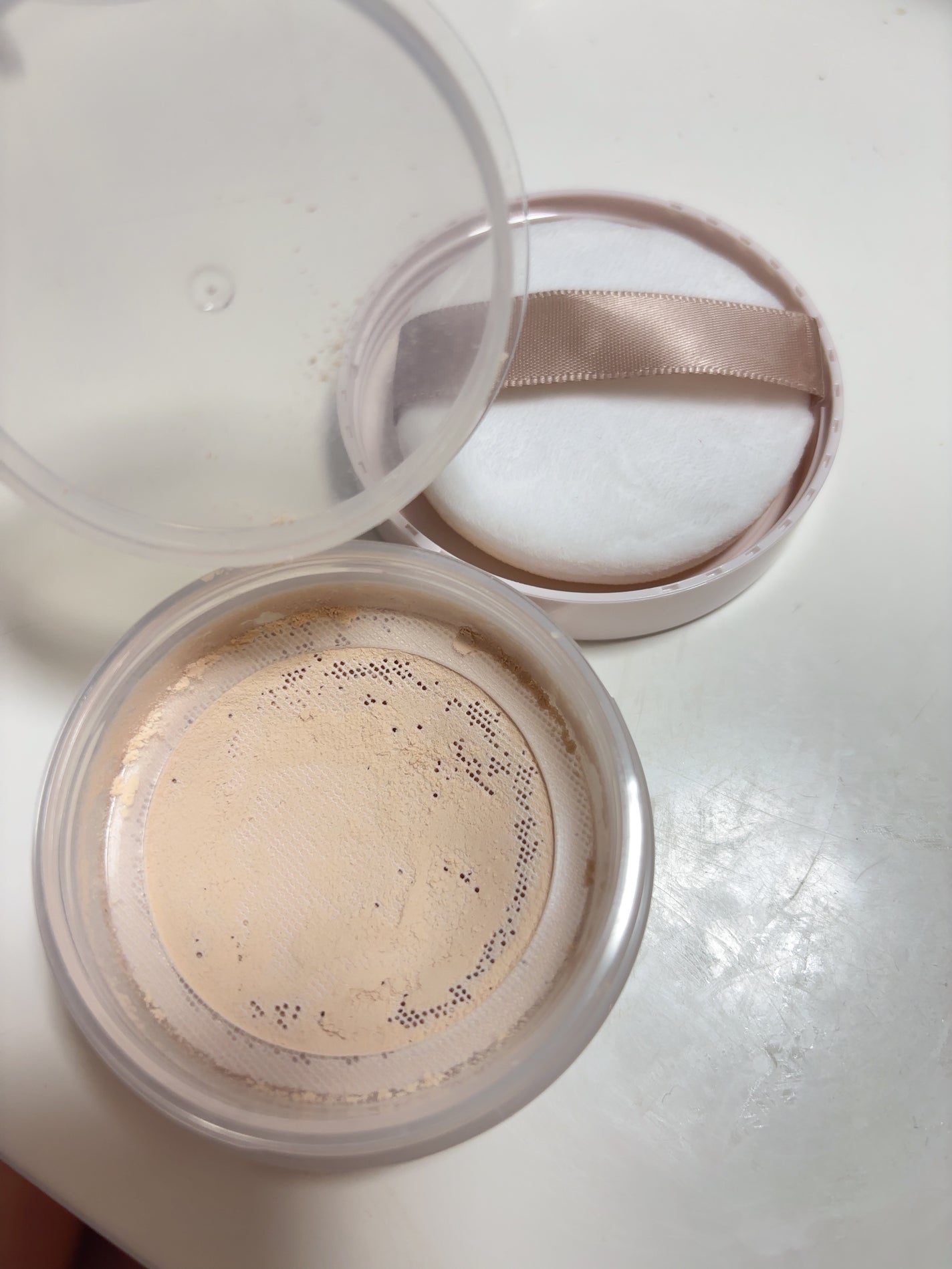 のん on LIPS 「パウダーがなくなったので急遽ドラコスで購入しました!セザンヌは..」(2枚目)