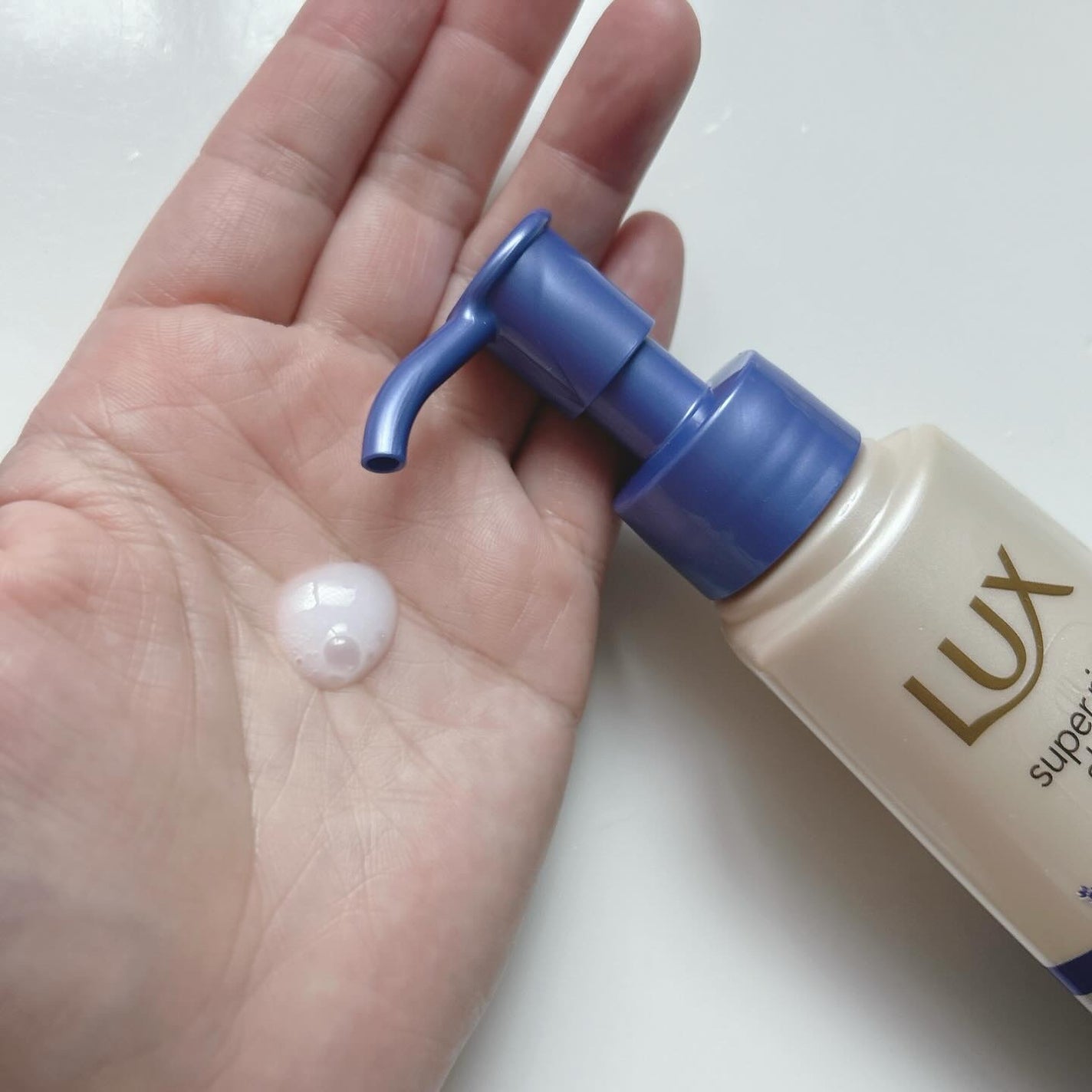 ラックス スーパーリッチシャイン リラックスナイトケア まとまりヘアミルク/LUX/ヘアミルクを使ったクチコミ(4枚目)