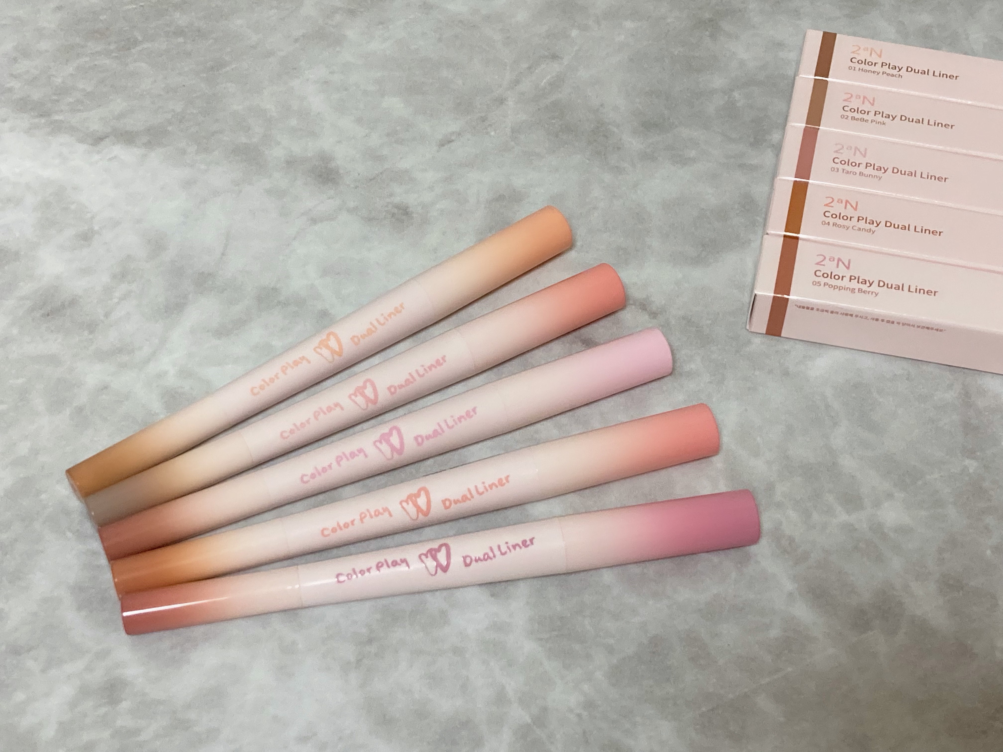 カラープレイデュアルライナー/2aN/スティックアイシャドウを使ったクチコミ（1枚目）