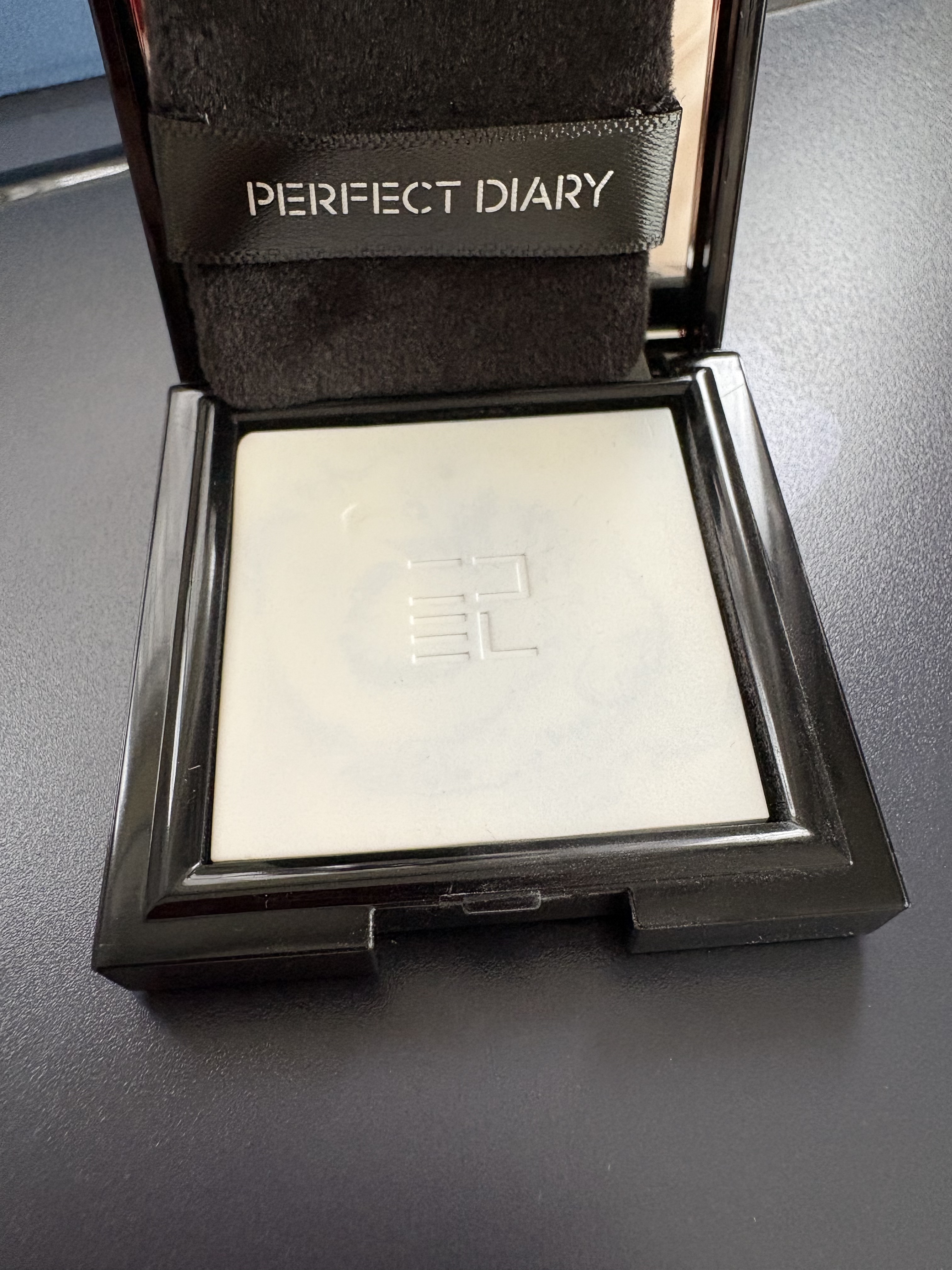 トランスルーシェント ブルーリング セッティング パウダー/PERFECT DIARY/プレストパウダーを使ったクチコミ（1枚目）