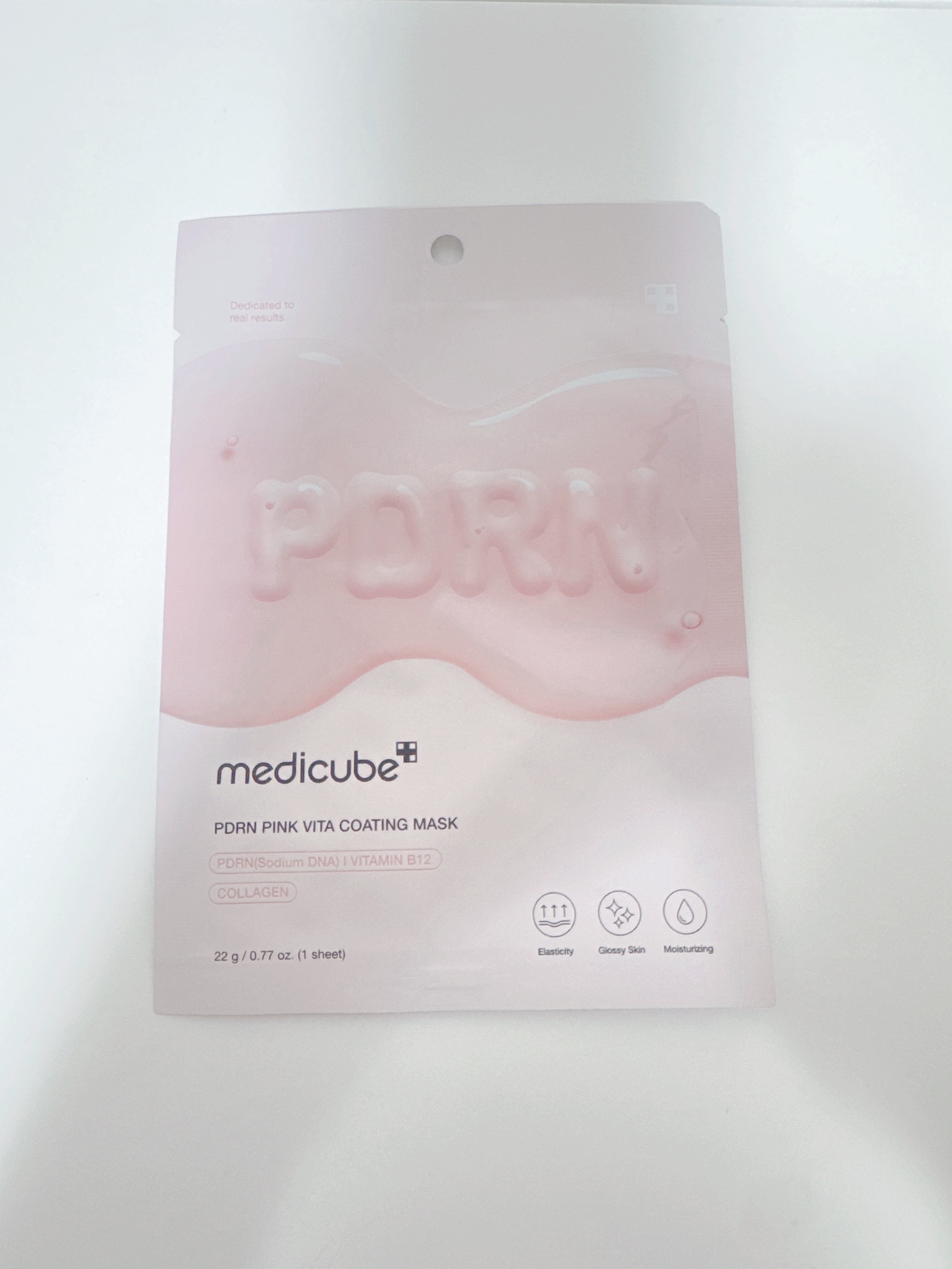 メディキューブ【PDRNピンクビタコーティングマスク】

美容液気になっていたのですが、まずは手軽に試せるパックを使ってみました！

PDRNとはサーモン由来の最も人体に近いDNA成分と言われているらしいです🧬

お肌がしっとりして、翌日