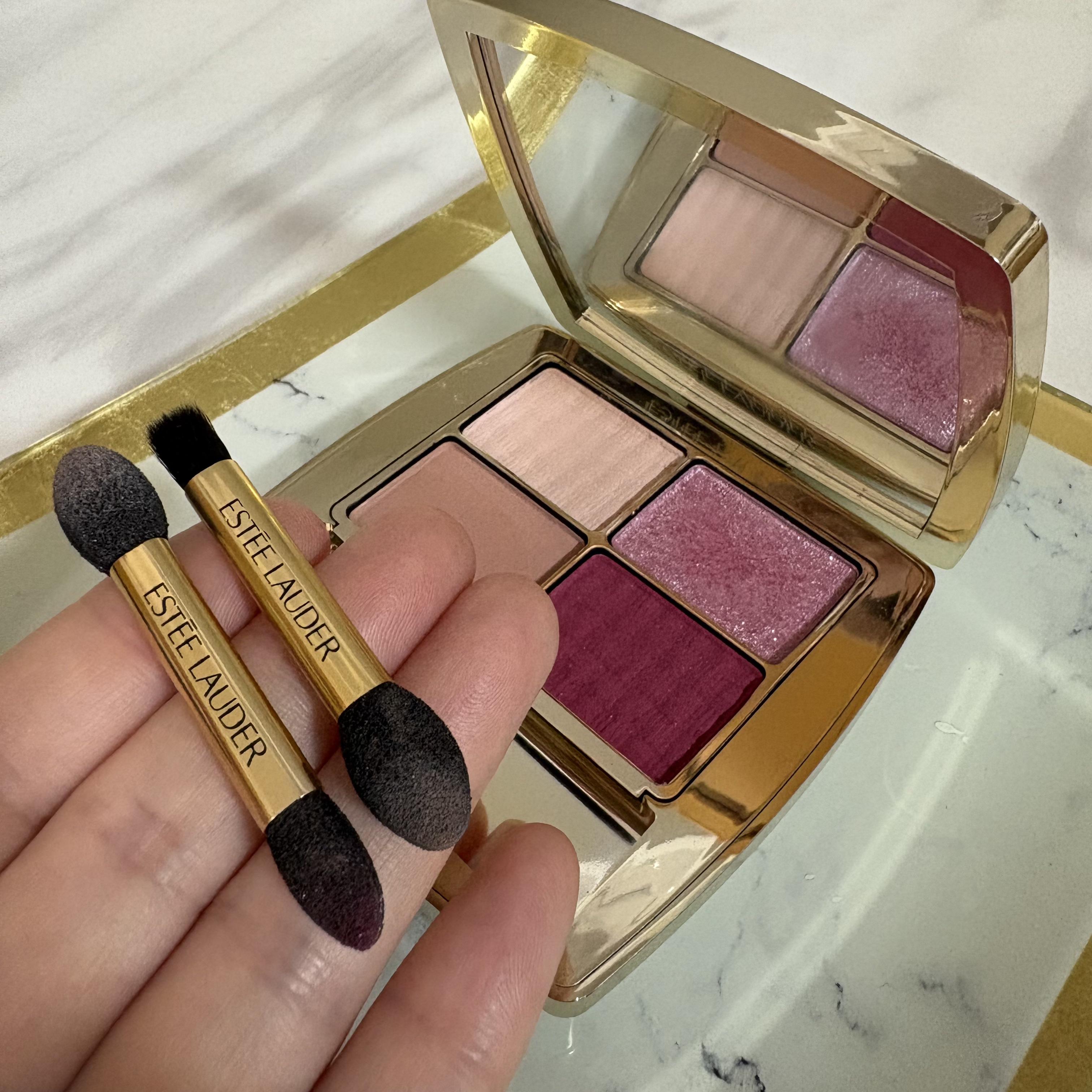 2025年秋新作アイシャドウパレット】ザ エッセンシャル アイシャドウ