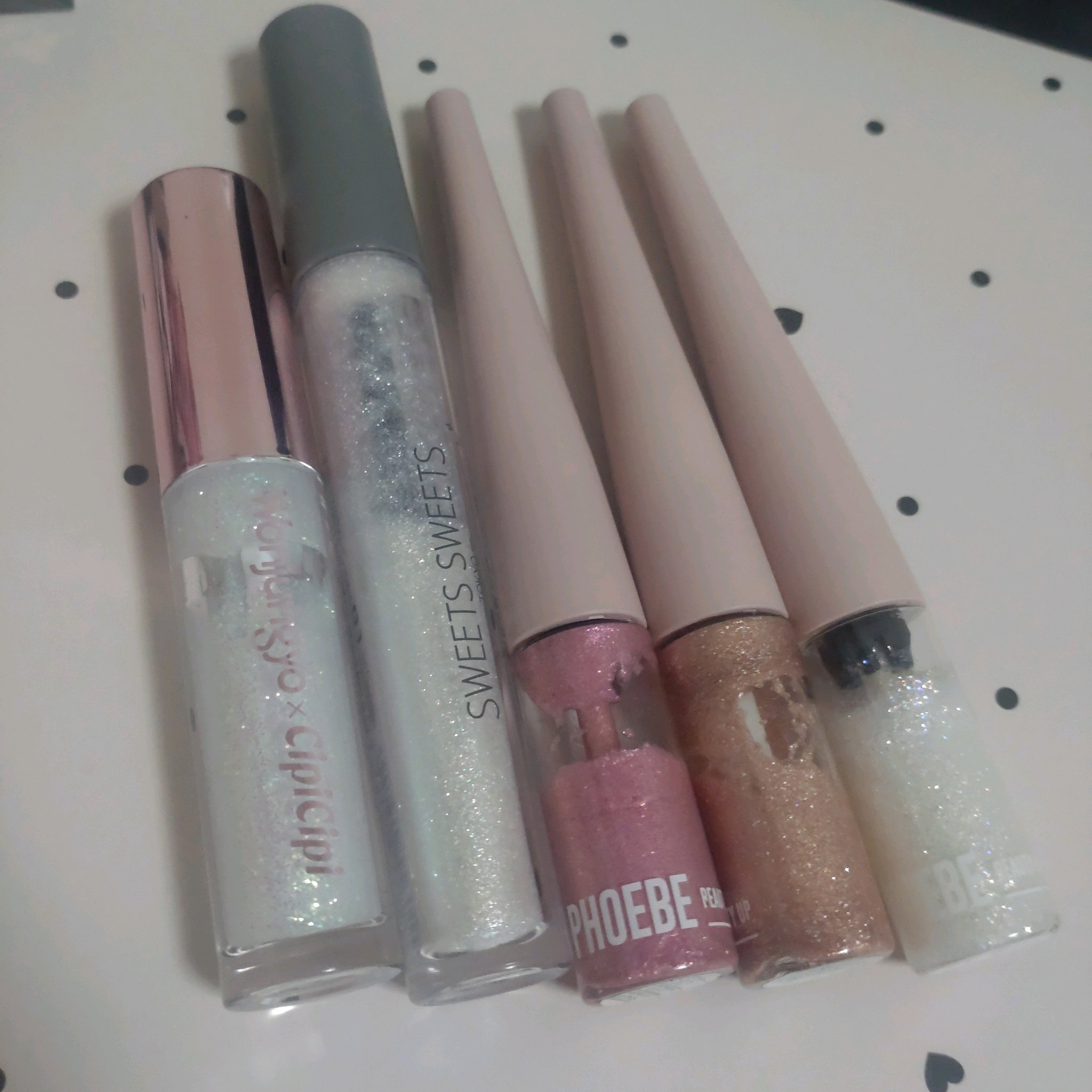 大粒ラメが苦手な民による現状手持ちのラメライナー

スウィーツスウィーツは項目がなかったよ
目の下とかほっぺにラメが飛び散るのが嫌なので、グリッター使おうと思いつつアイシャドウのラメのところ塗って済ましがち…


ウォンジョンヨとスウィーツ