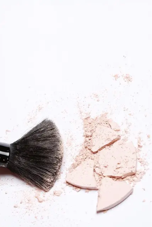 ファンデーションとは?役割・種類・選び方・使い方をわかりやすく解説!の画像