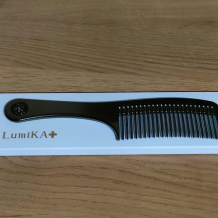 LumiKA+ プラチナローズコームのクチコミ「📎LumiKA+|美髪コーム✨
髪をとかすだけで静電気を抑えて、さらっとまとまるヘアコームを.....」(1枚目)