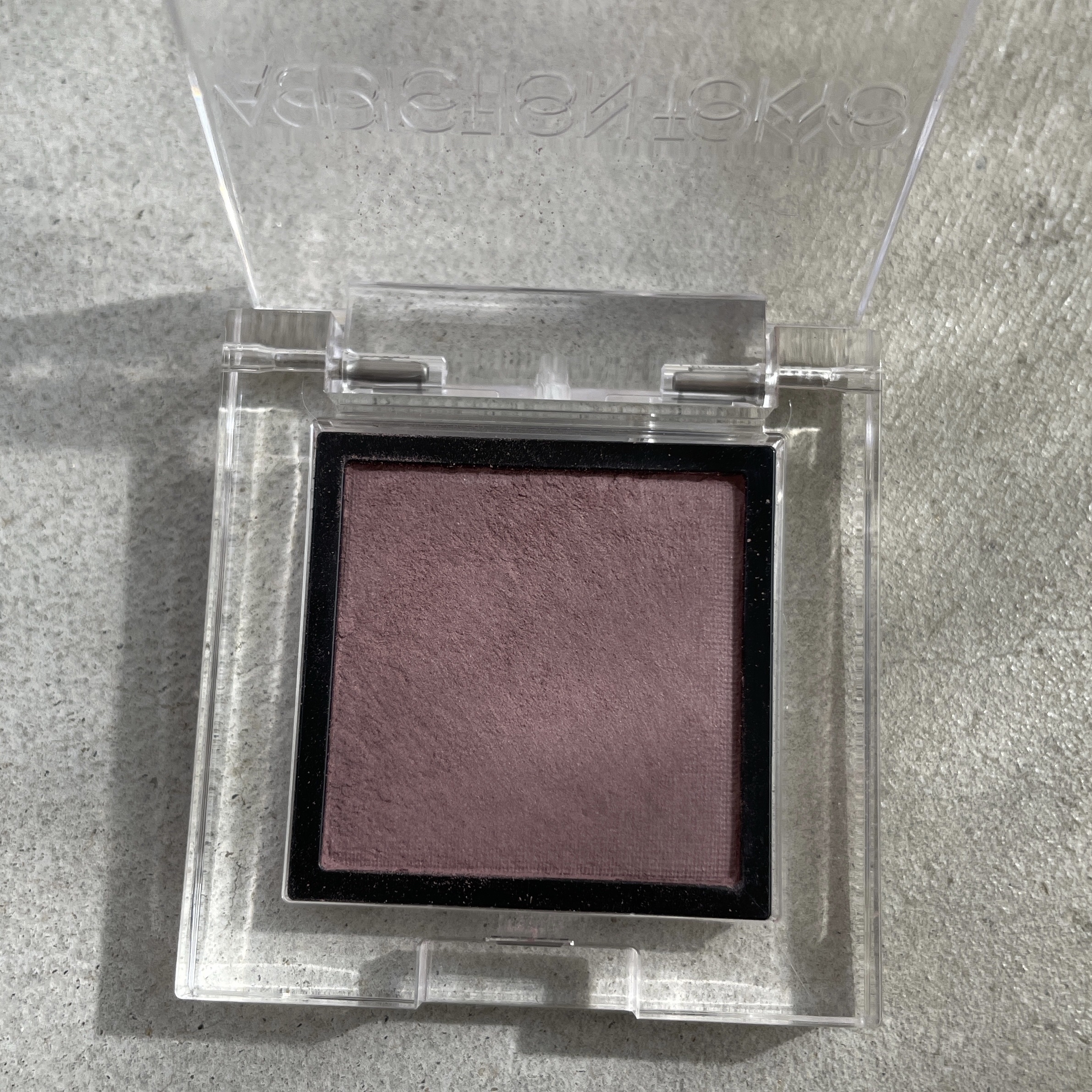 アディクション ザ アイシャドウ マット/ADDICTION/単色アイシャドウを使ったクチコミ（2枚目）