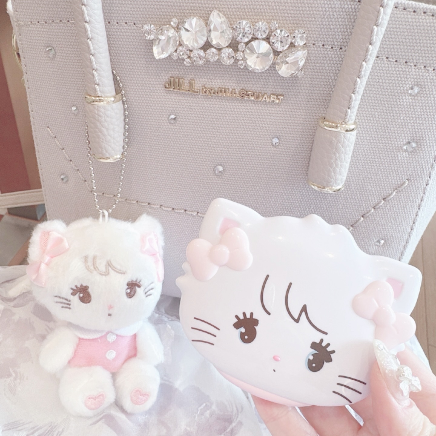 ムースちゃんのミラー可愛い💭💕

#mikko#mikkoillustrations #ムースちゃん