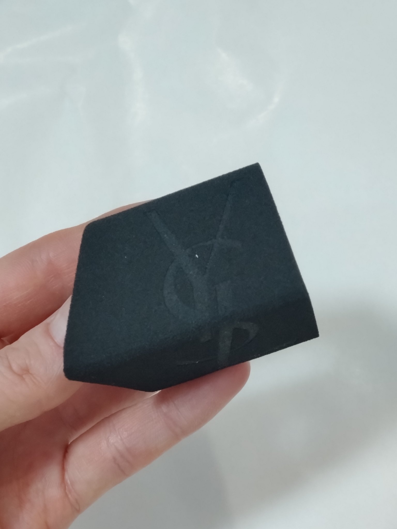 YVES SAINT LAURENT BEAUTE オールアワーズスポンジ