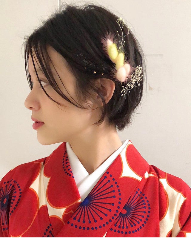 赤い着物の女性