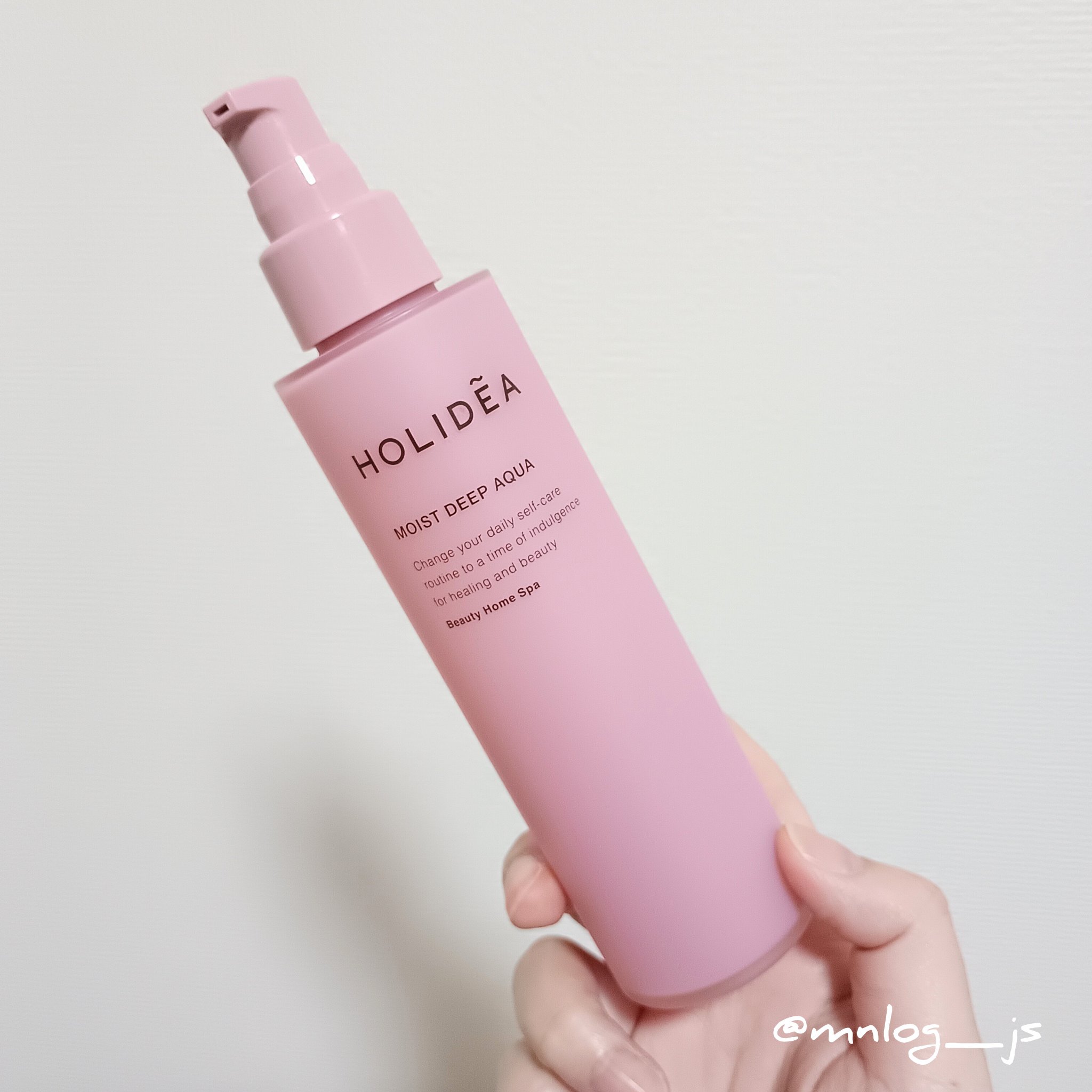 #使い切りコスメ
HOLIDEA ホリーディア モイストディープアクア

さらさら系テクスチャーのみずみずしい使い心地

スパ発想がコンセプトのシリーズで
香りもよく気分が癒やされました

乾燥肌の方は物足りなさを感じるかもしれませんが、夏