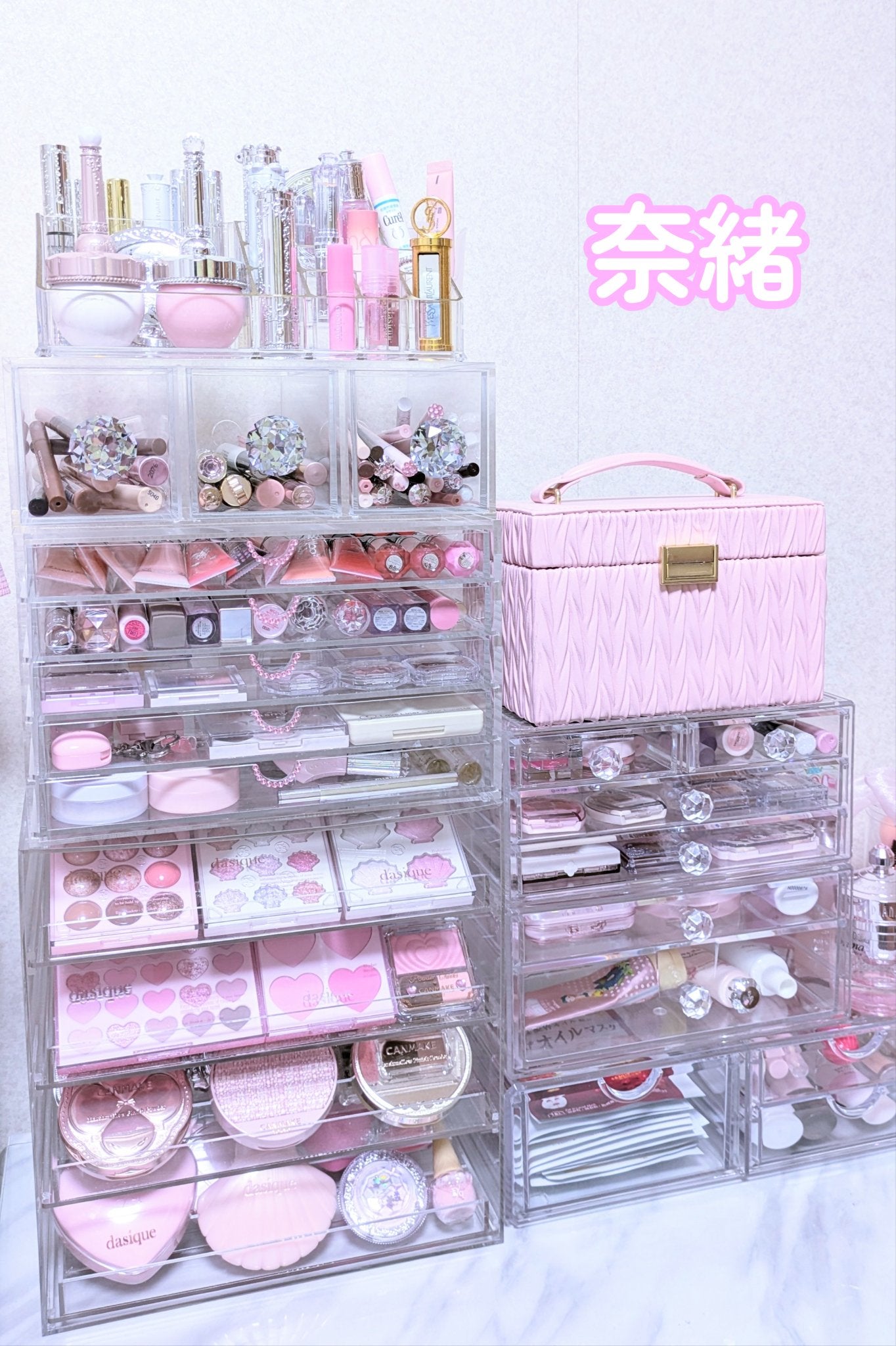 奈緒 on LIPS 「ドレッサー紹介大好きなピンクで可愛く魅せる収納をしています♡#..」(1枚目)