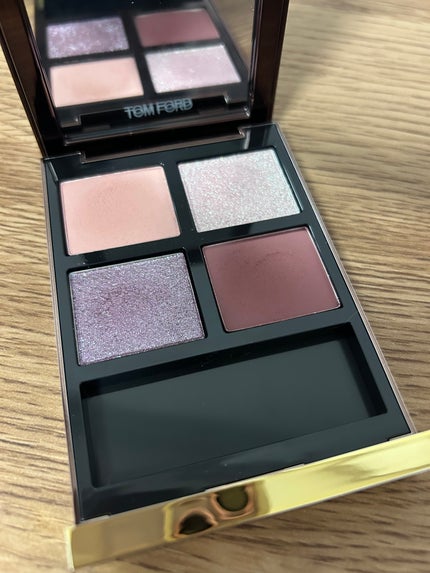 TOM FORD BEAUTY アイ カラー クォードのクチコミ「
🐈⬛TOM FORD BEAUTYアイ カラー クォード01RWメタリック モーブ🐾
.....」(2枚目)