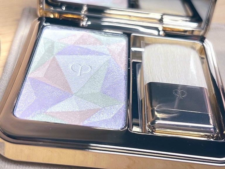 ル・レオスールデクラ /クレ・ド・ポー ボーテ/パウダーハイライトを使ったクチコミ(2枚目)