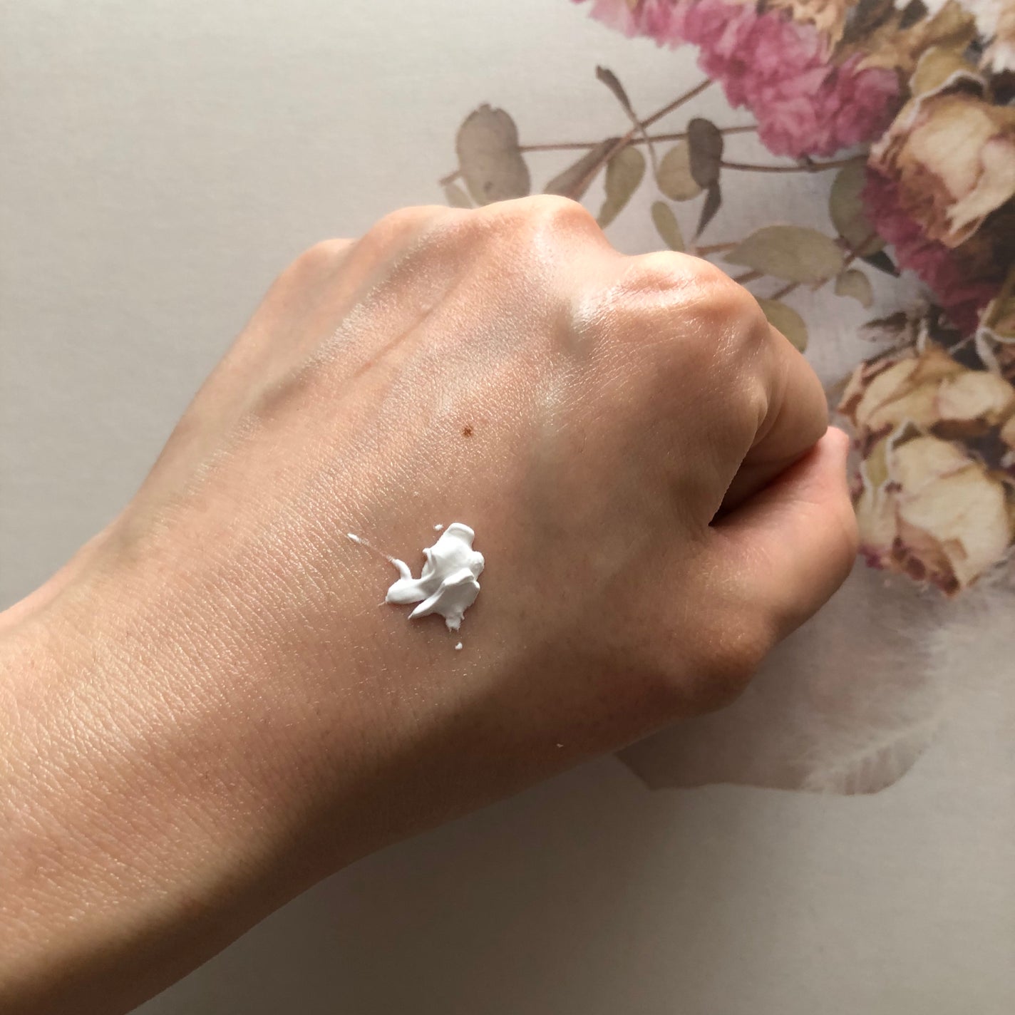 ホワイトニングドレストーンアップクリーム/COSNORI/化粧下地を使ったクチコミ(3枚目)