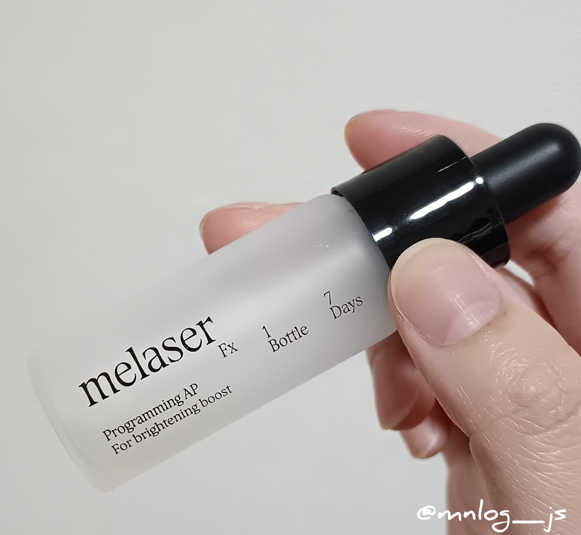 athé7DAYS メレーザー プログラミング AP

フリーズドライのビタミンCを使う直前に混ぜて使う
フレッシュな美容液

7日間で使い切る集中美容液なので
イベントなも特別な日に向けて使うのもおすすめ。

高濃度ビタミンCの独特な香り