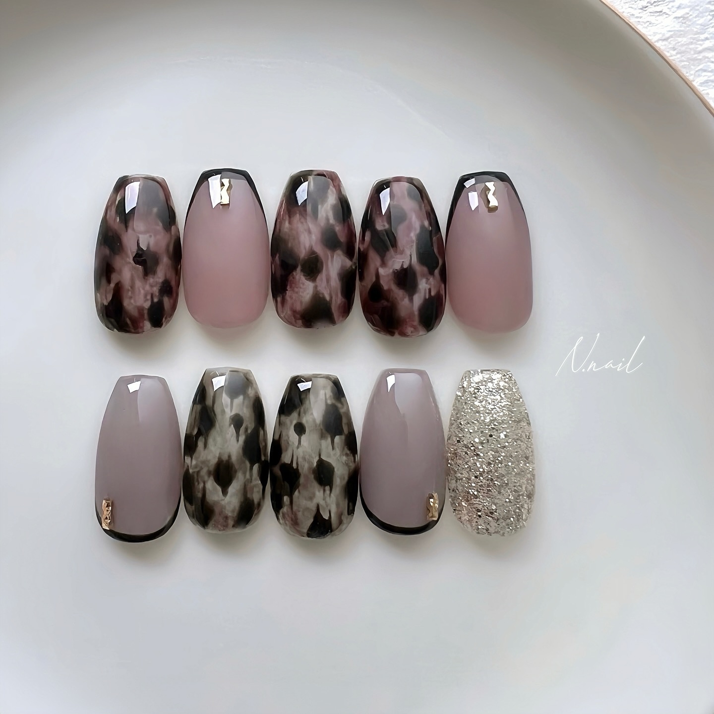 @nail_academy.anoano 
9月配信art🐆レオパード
⁡
アニマルは今年もトレンドらしいです🫶
⁡
色んなレオパード柄がありますが
ニュアンス強めの🐆です

意外と難しいバランスの取り方なども
お伝えできればと思いま