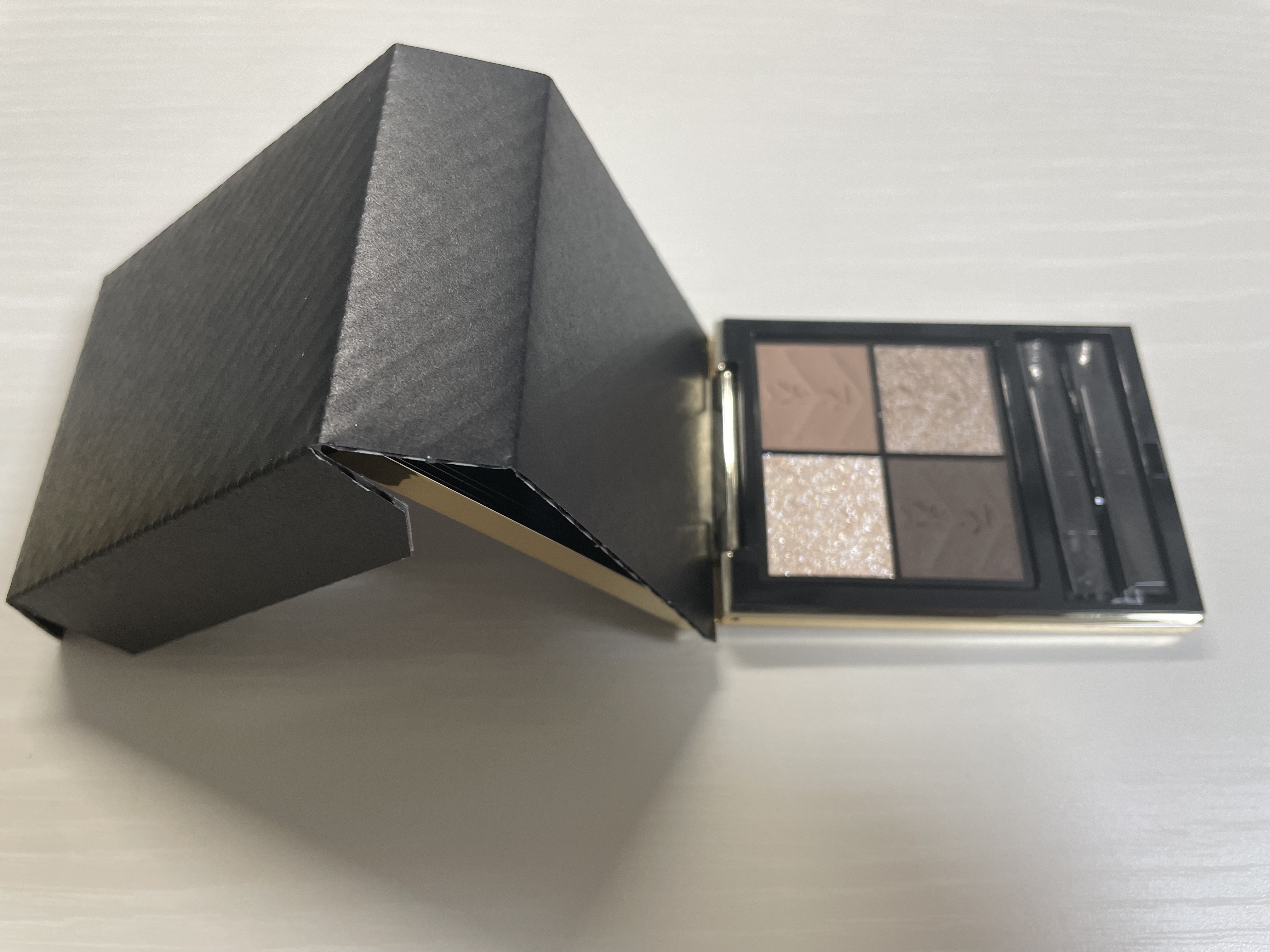 クチュール ミニ クラッチ No.720 キャプティベイティング デューンズ/YVES SAINT LAURENT BEAUTE/アイシャドウパレットを使ったクチコミ（3枚目）