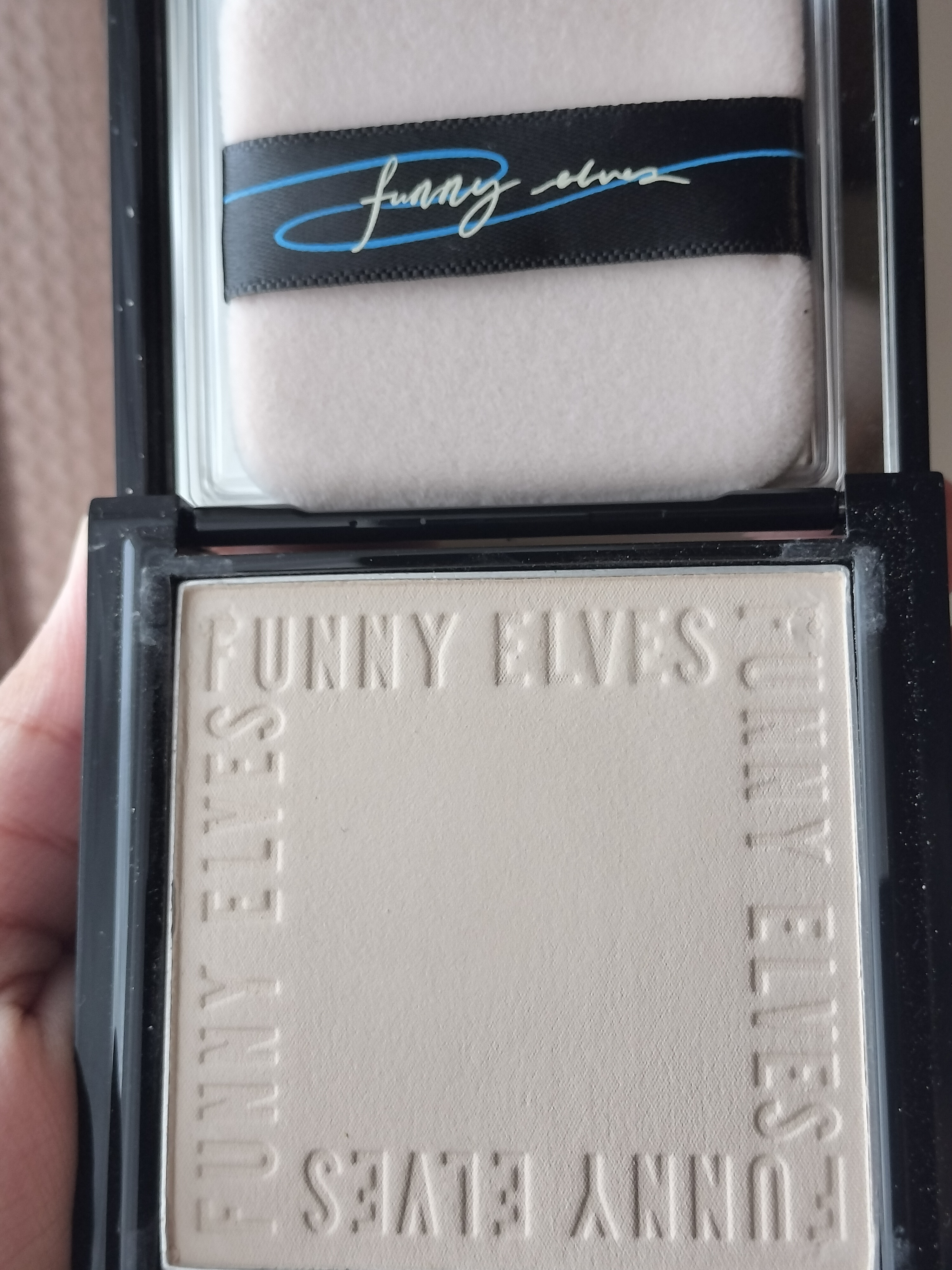 UVソフトマットプレストパウダー/FUNNY ELVES方里/プレストパウダーを使ったクチコミ（1枚目）