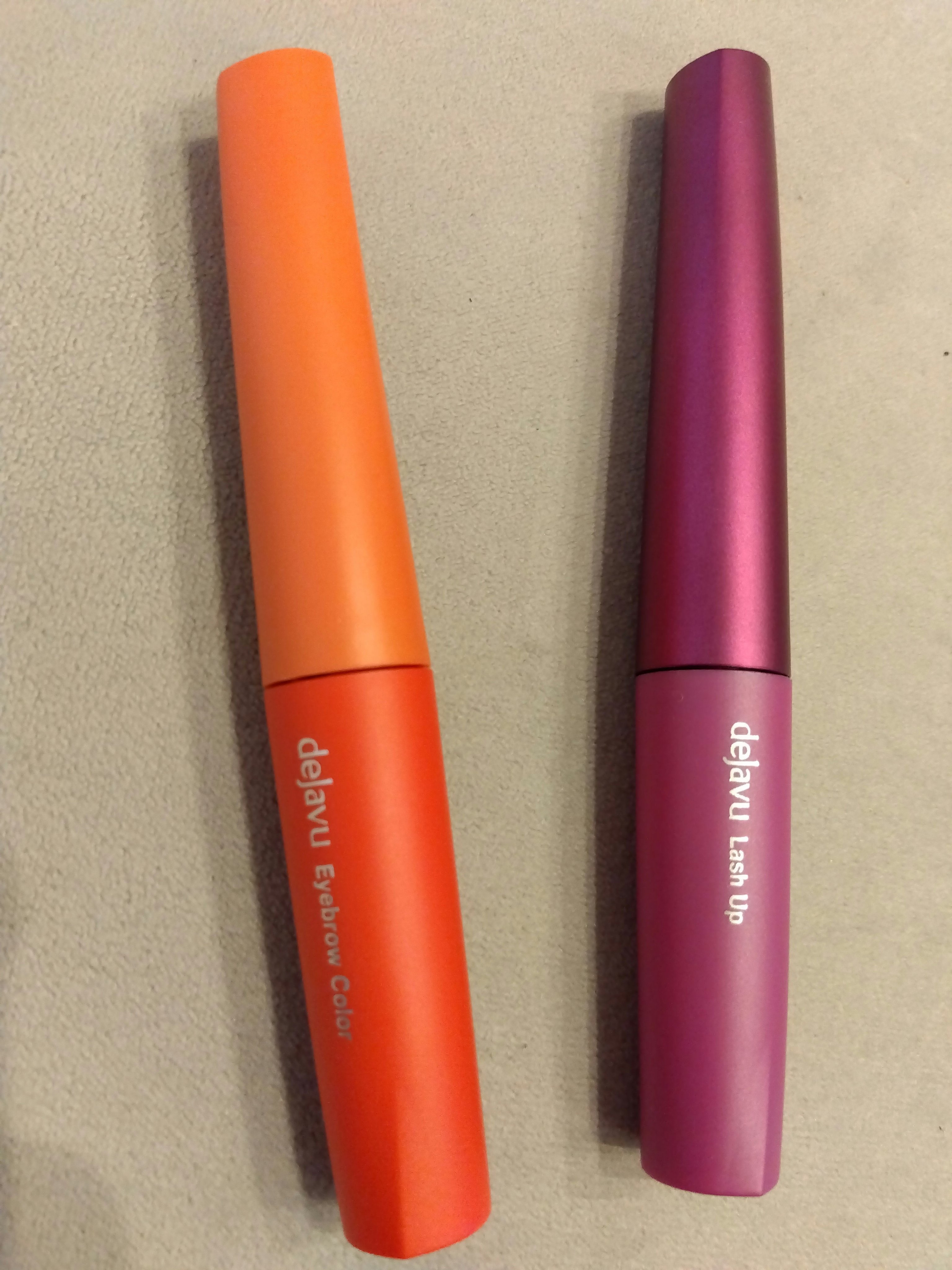 「フィルム眉カラー」 アイブロウカラーナチュラルブラウン
「塗るつけまつげ」自まつげ際立てタイプダークブラウン

最近の購入品❷

「塗るつけまつげ」自まつげ際立てタイプダークブラウン
ブラックが無くなりそうだったので、ダークブラウンを。
