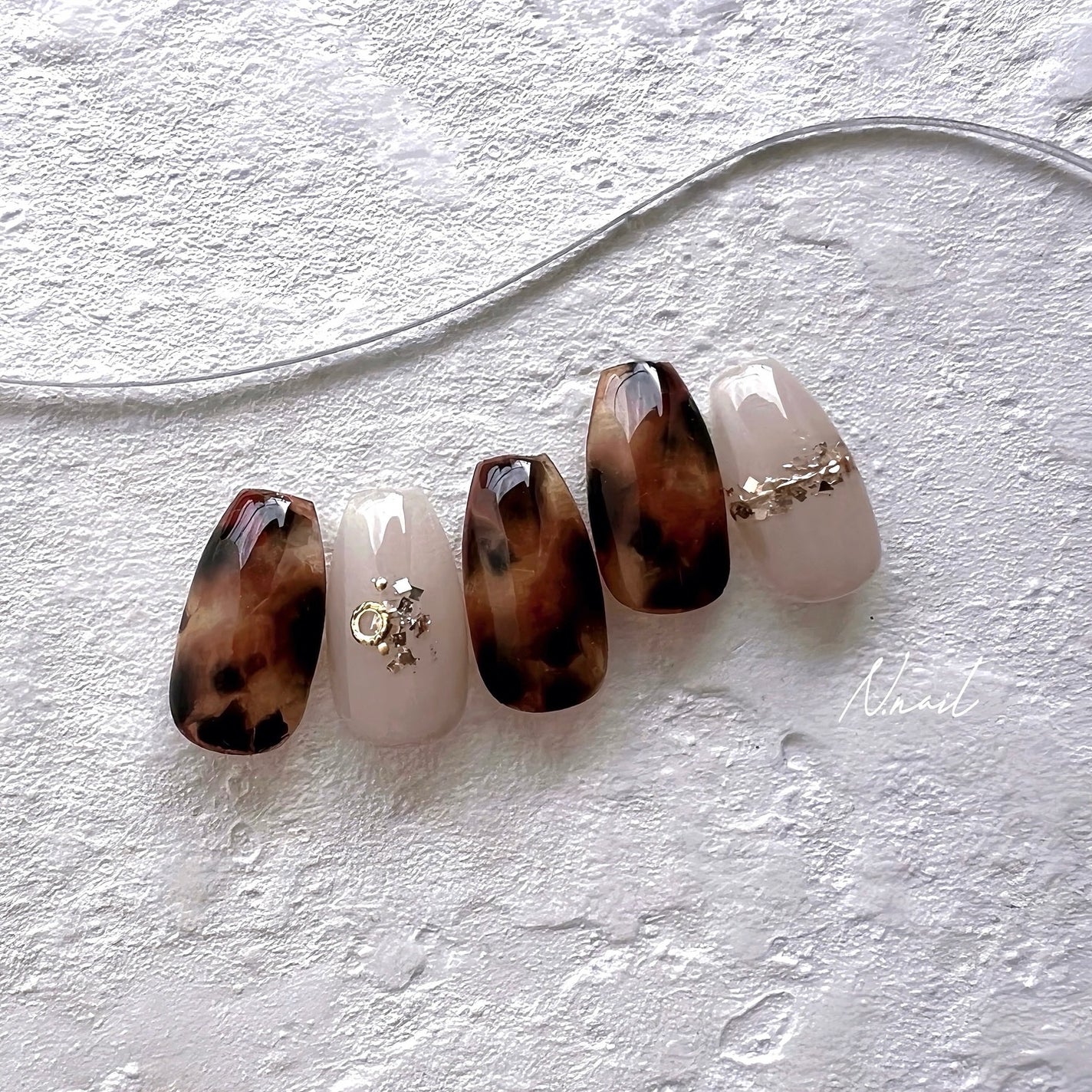 naomi on LIPS 「🍂🍂🍂毎日暑いけど気分は秋🤲🏻透け感のあるべっ甲が人気です..」(1枚目)