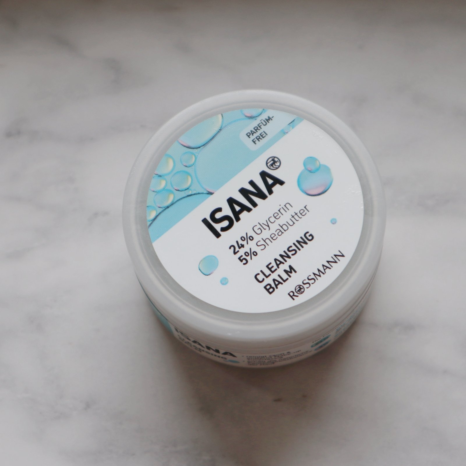 ドイツで見つけたクレンジングバーム

✅すべての肌タイプに使える、特に乾燥肌向け
✅グリセリン24%配合
✅シアバター5%配合

メイクとの馴染みも良いし、しっかり落ちる。ぬるま湯で乳化、洗い流したあとにダブル洗顔すればしっとりした洗い上が