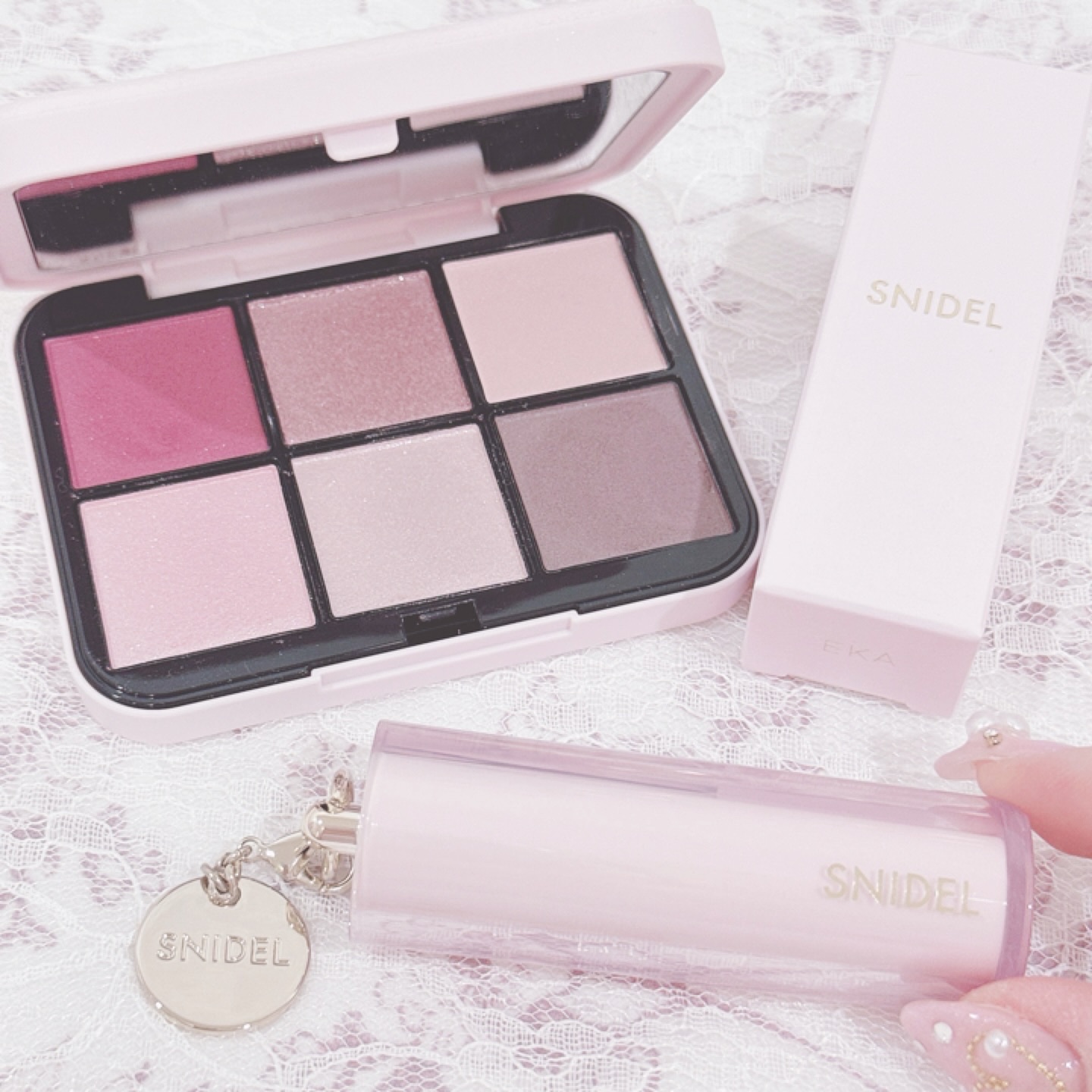 @snidelbeauty のアイシャドウとリップ💕
・アイデザイナー n　02 Dress up Pink
・ルージュクチュール08 Ambitious Rose

ピンク好きとしてピンクパケの新作は買わずにはいられず…
今後のメイクに