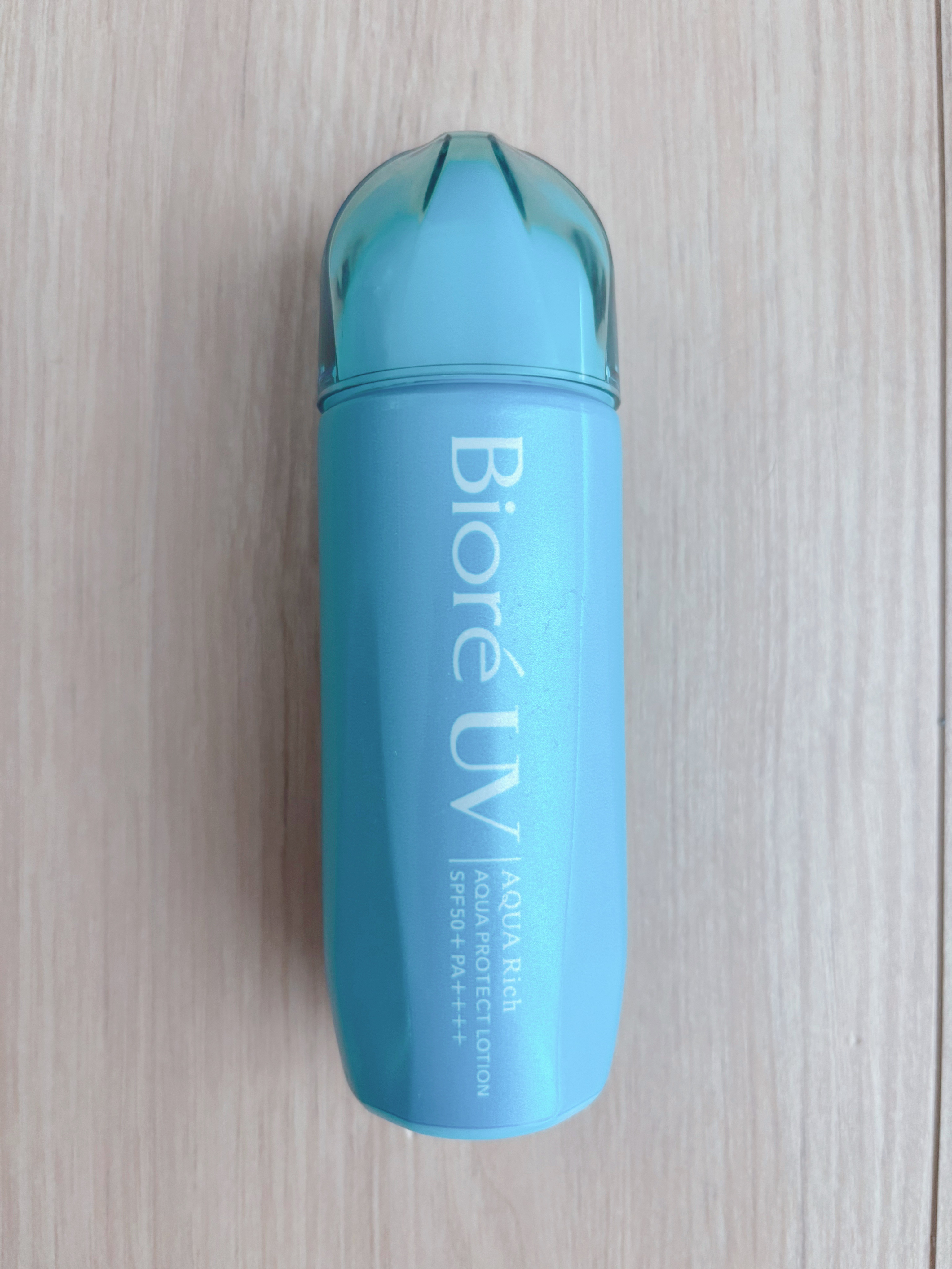 

ビオレ
UV アクアリッチ アクアプロテクトローション


2本使い切りました！

私には合いませんでした


テクスチャーが緩すぎて垂れてくるし
洋服について白くなるので

個人的にはジェルタイプで
無色の日焼け止めのほうが
使いやす