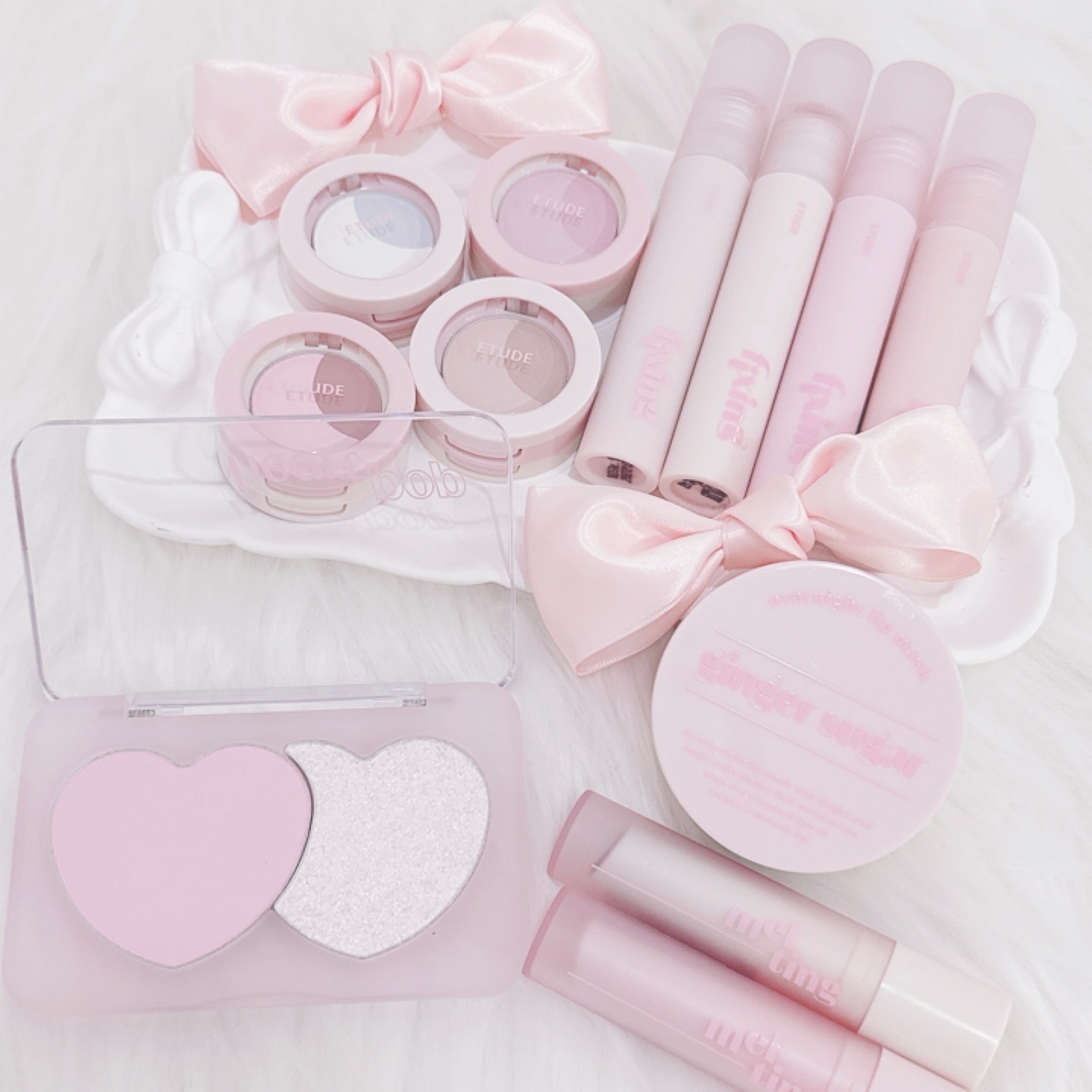 中学生の頃から大好きな @etudejapan 様から頂いたホリデーコレクション𓂃🎀𓈒𓏸
とっても可愛いコスメを沢山ギフティングして頂きました！ありがとうございます💞ピンク好きにはたまらないコレクションで目の保養です💭毎日違うコ