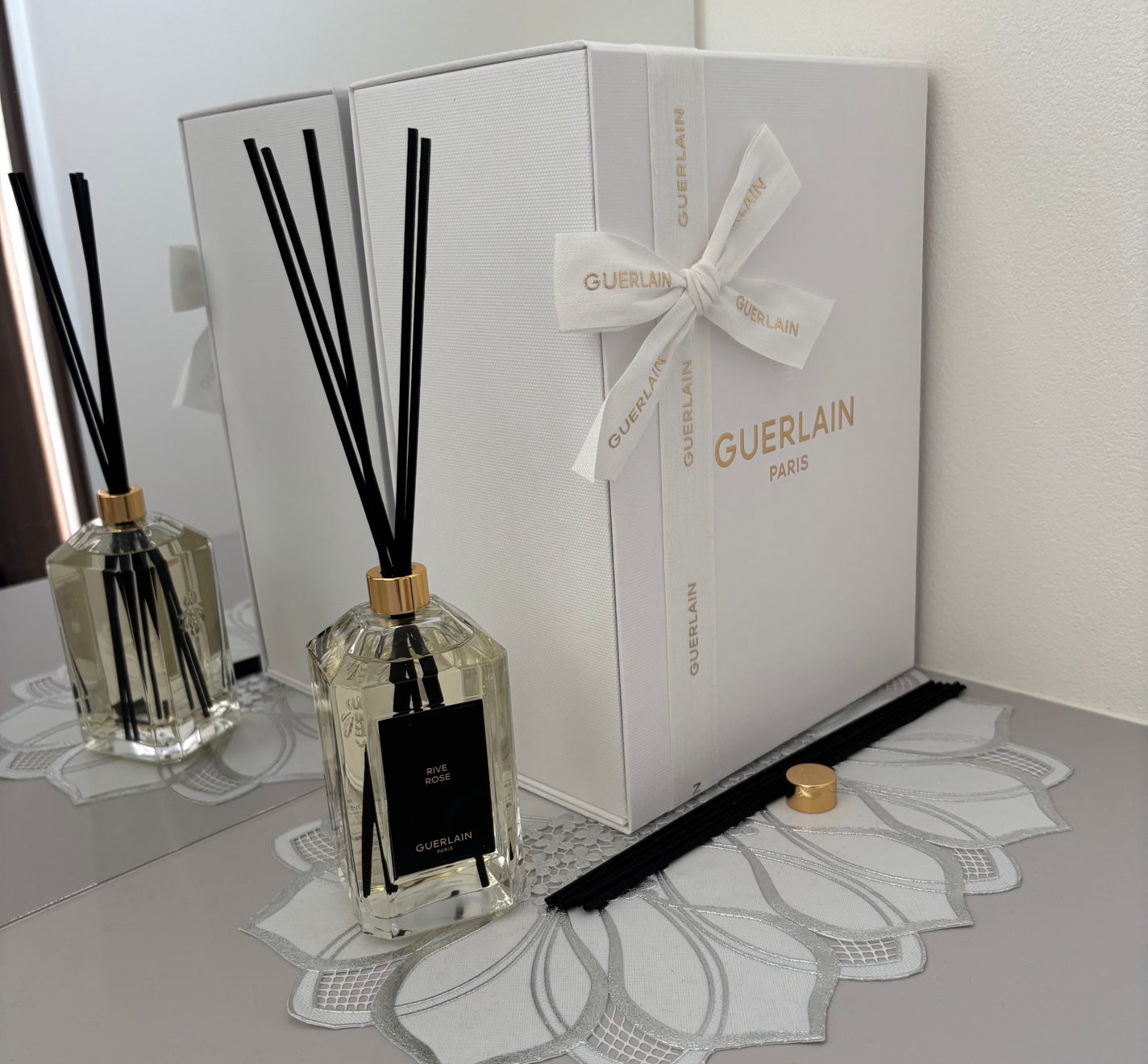 アール ドゥ ヴィーヴル フレグランス ディフューザー リヴ ローズ/GUERLAIN/ルームフレグランスを使ったクチコミ(2枚目)