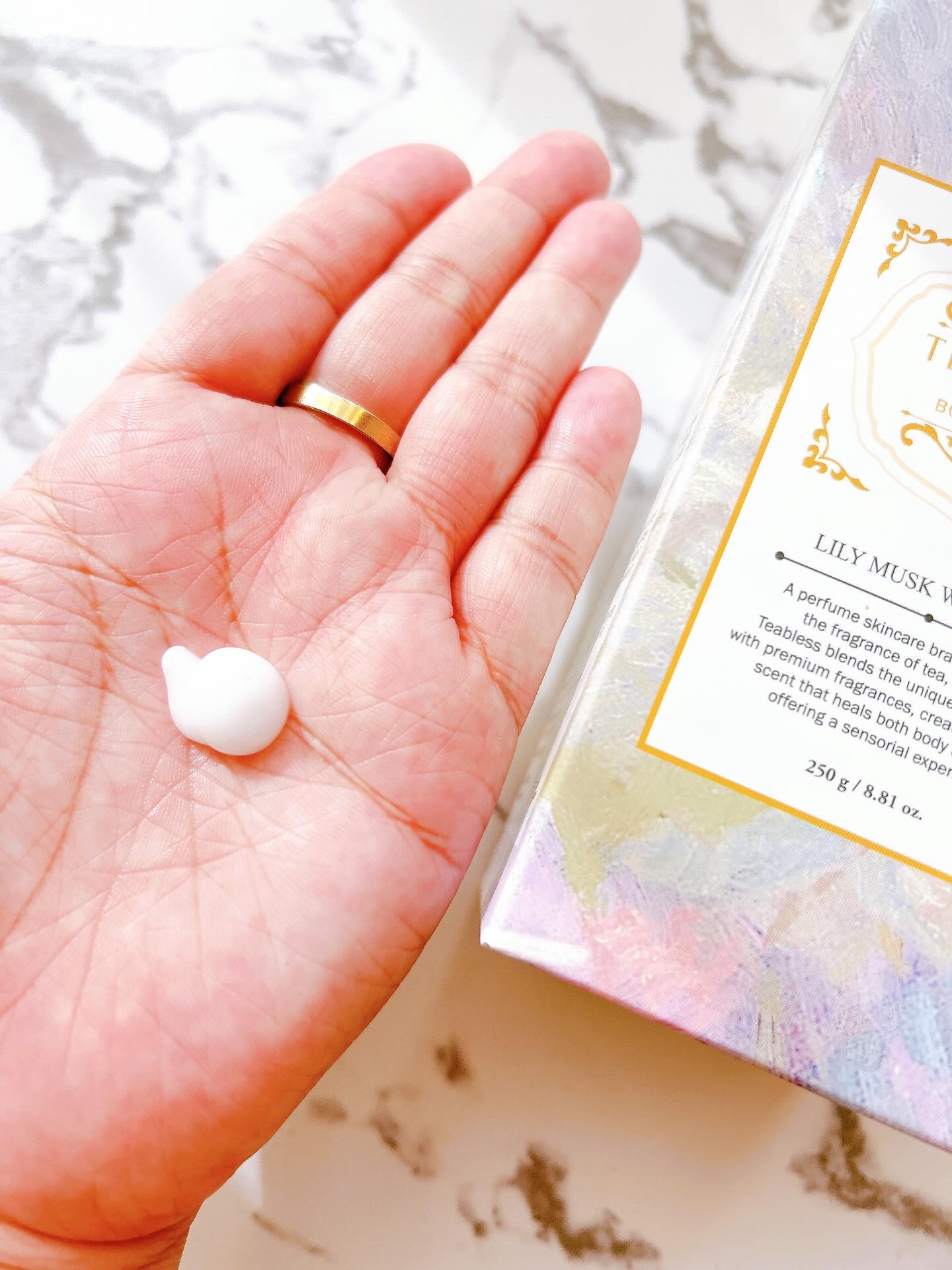 パフュームボディローション リリィムスクホワイトティー/TEABLESS/ボディローションを使ったクチコミ（3枚目）