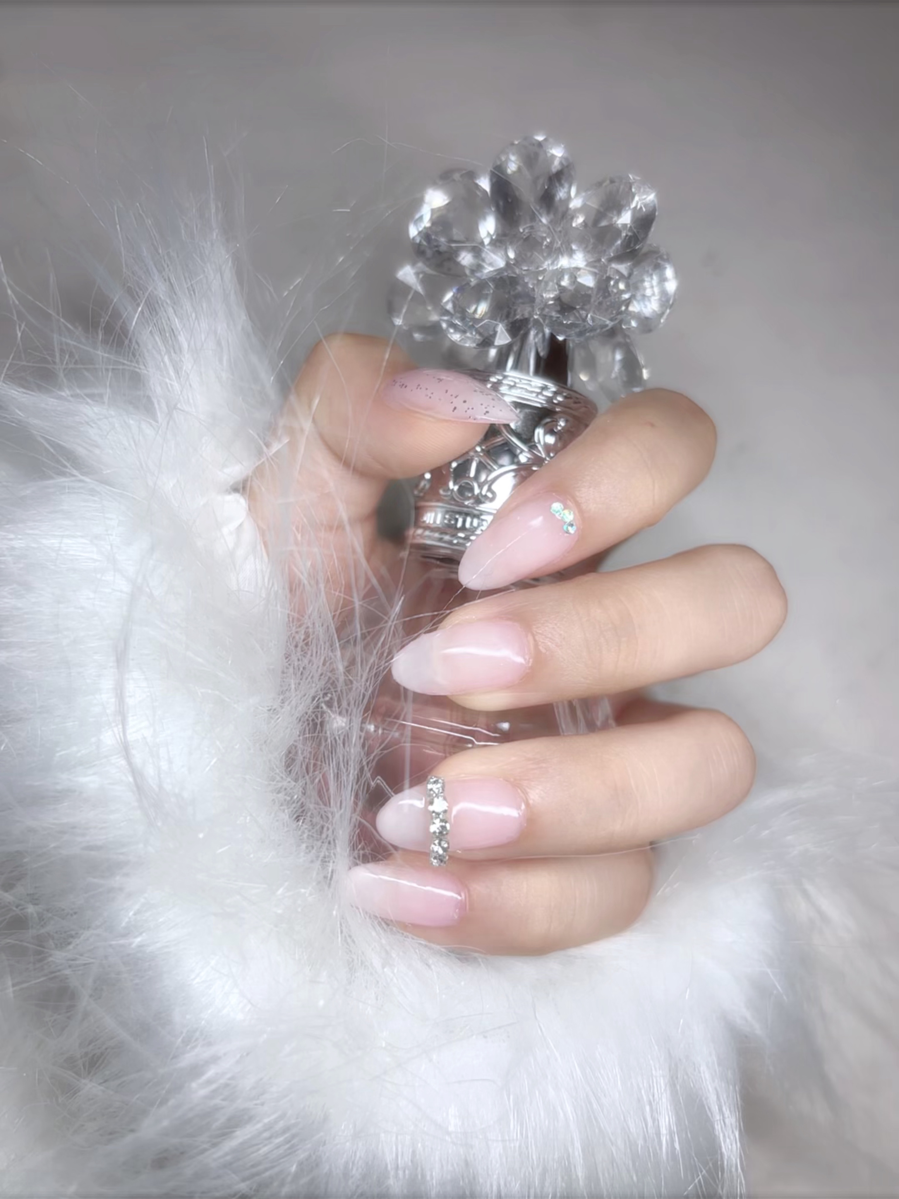 使用した商品:パル　カラージェルB〈アイボリー〉
　　　　　　パル　カラージェルBZ〈パパラチア〉

✼••┈┈••✼••┈┈••✼••┈┈••✼••┈┈••✼

#美容　#ネイル　#白グラデ　