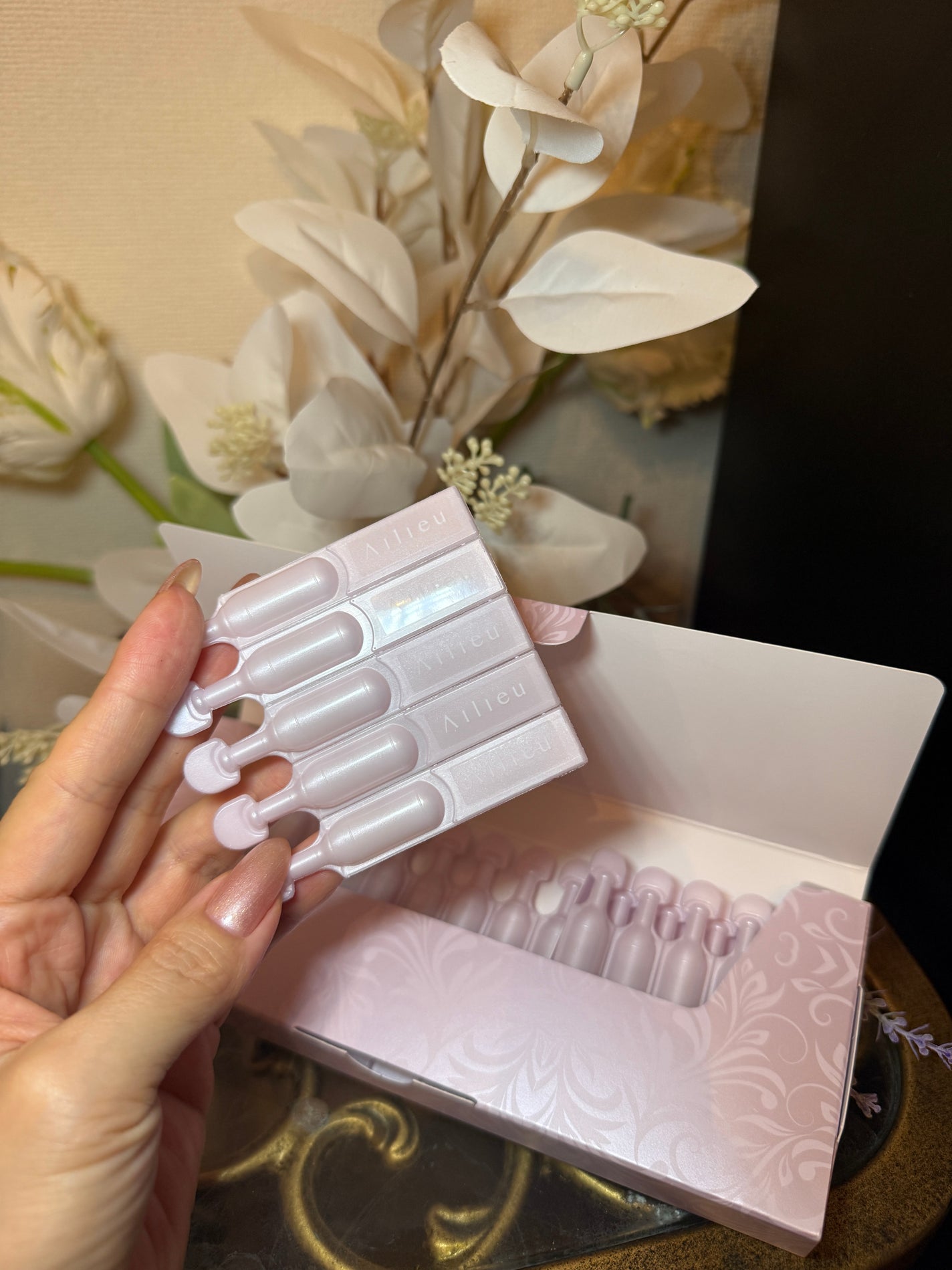 Shiho Arai on LIPS 「10秒でリフトアップが叶う!?FirmingBoosterSe..」(2枚目)