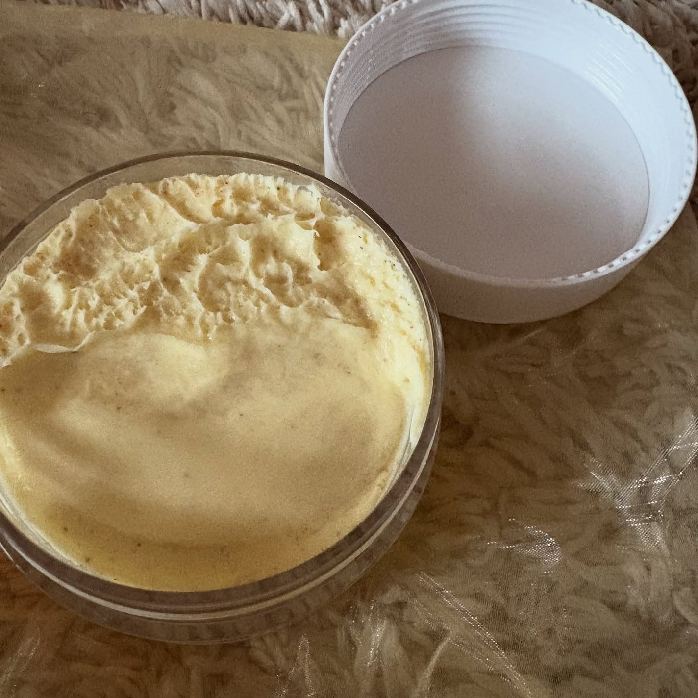 ダヴ リッチクリーミーオイルスクラブ ホワイトローズ&カメリア/ダヴ/ボディスクラブを使ったクチコミ(2枚目)