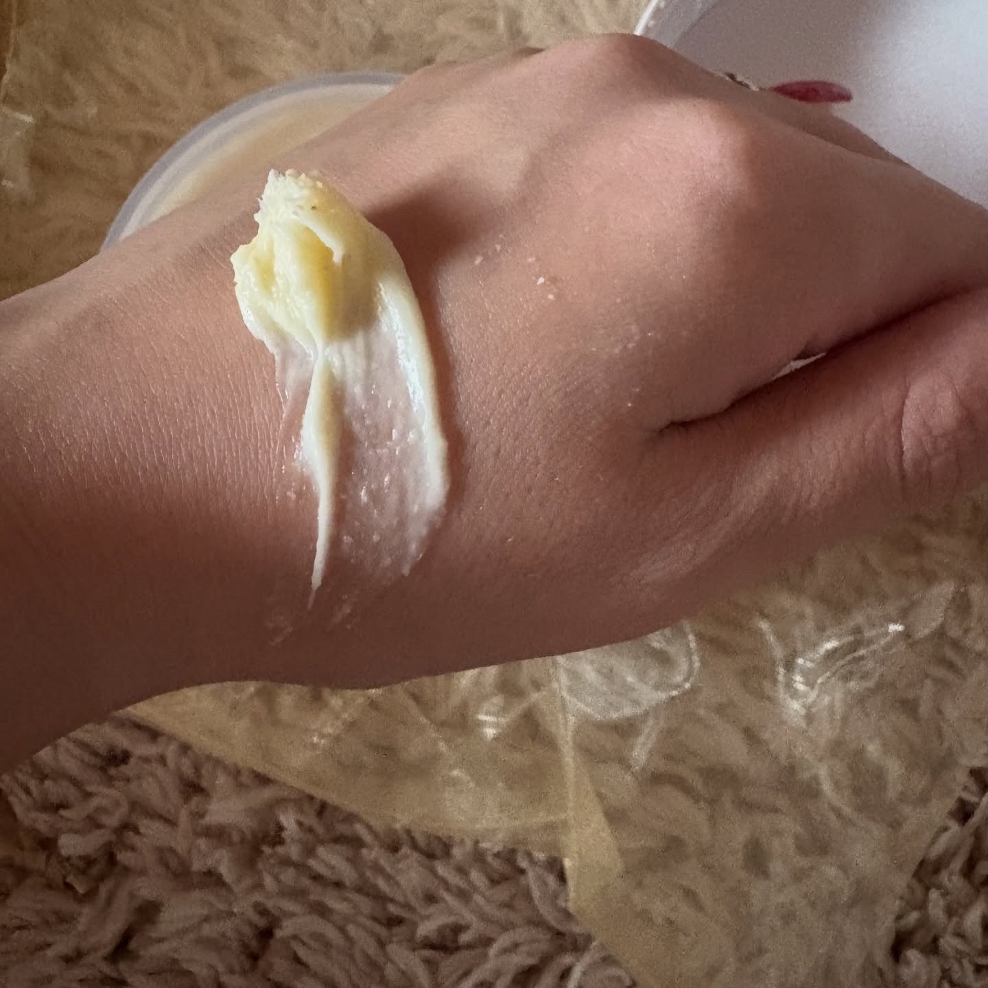 ダヴ リッチクリーミーオイルスクラブ ホワイトローズ＆カメリア/ダヴ/ボディスクラブを使ったクチコミ（3枚目）